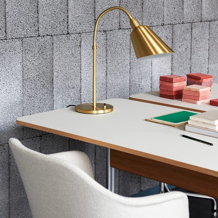 Pavilion AV16 bureau, iron linoleum, gelakt walnoothout, verchroomde poten &Tradition