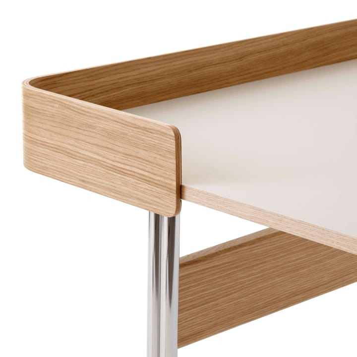 Pavilion AV17 bureau, mushroom linoleum, gelakt eikenhout, verchroomde poten &Tradition