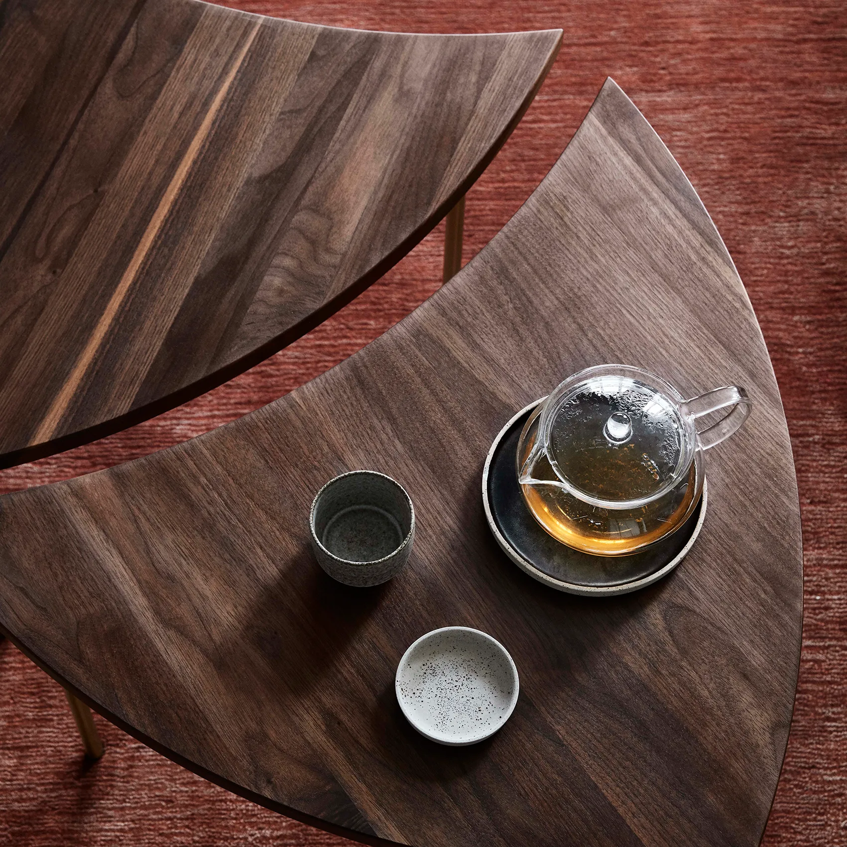 Pinwheel bijzettafel HM7, Walnoot &Tradition