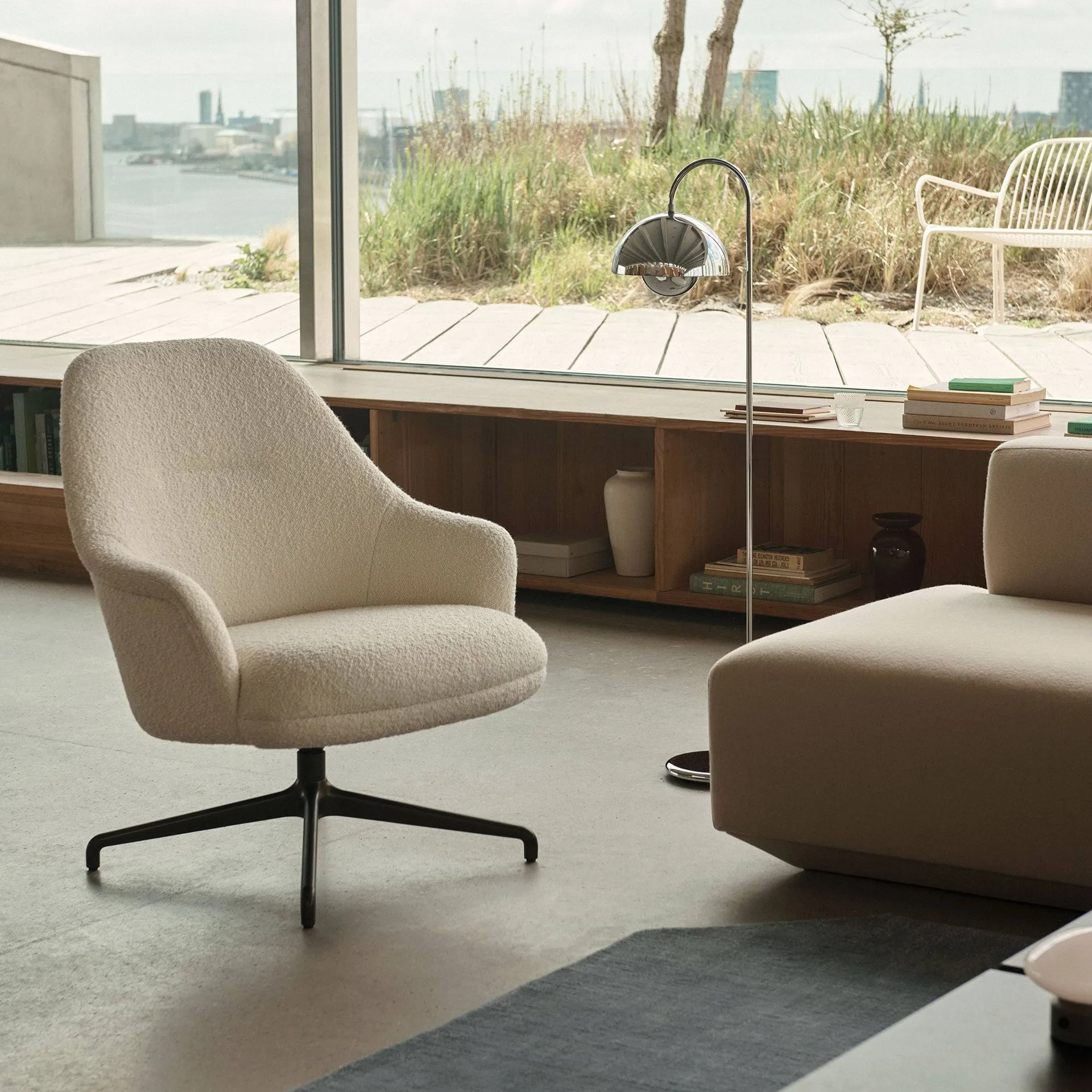 Rely HW139 loungestoel, Clay 0009-black &Tradition