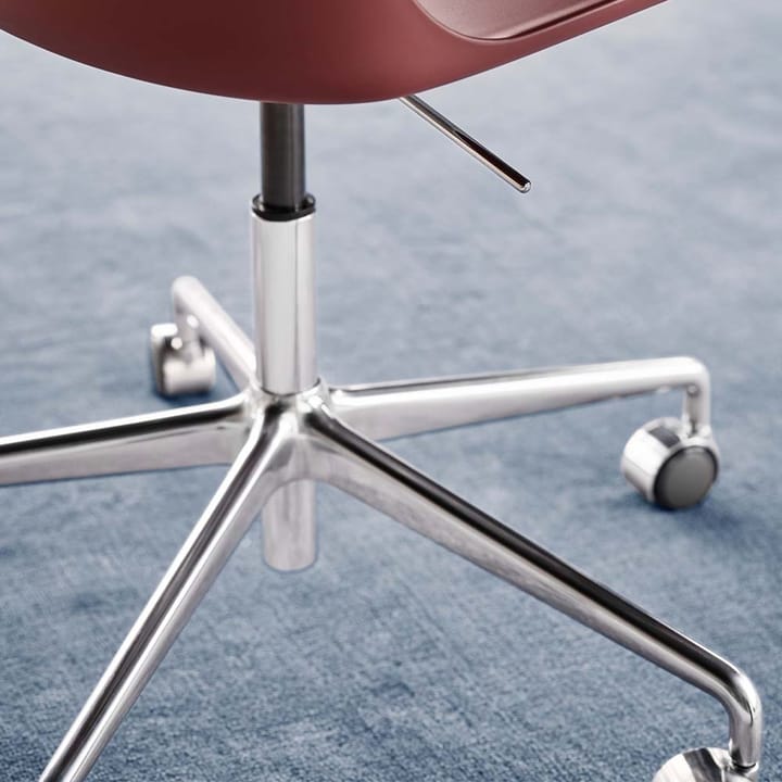 Rely HW28 bureaustoel, red brown, zwart draaibaar onderstel &Tradition