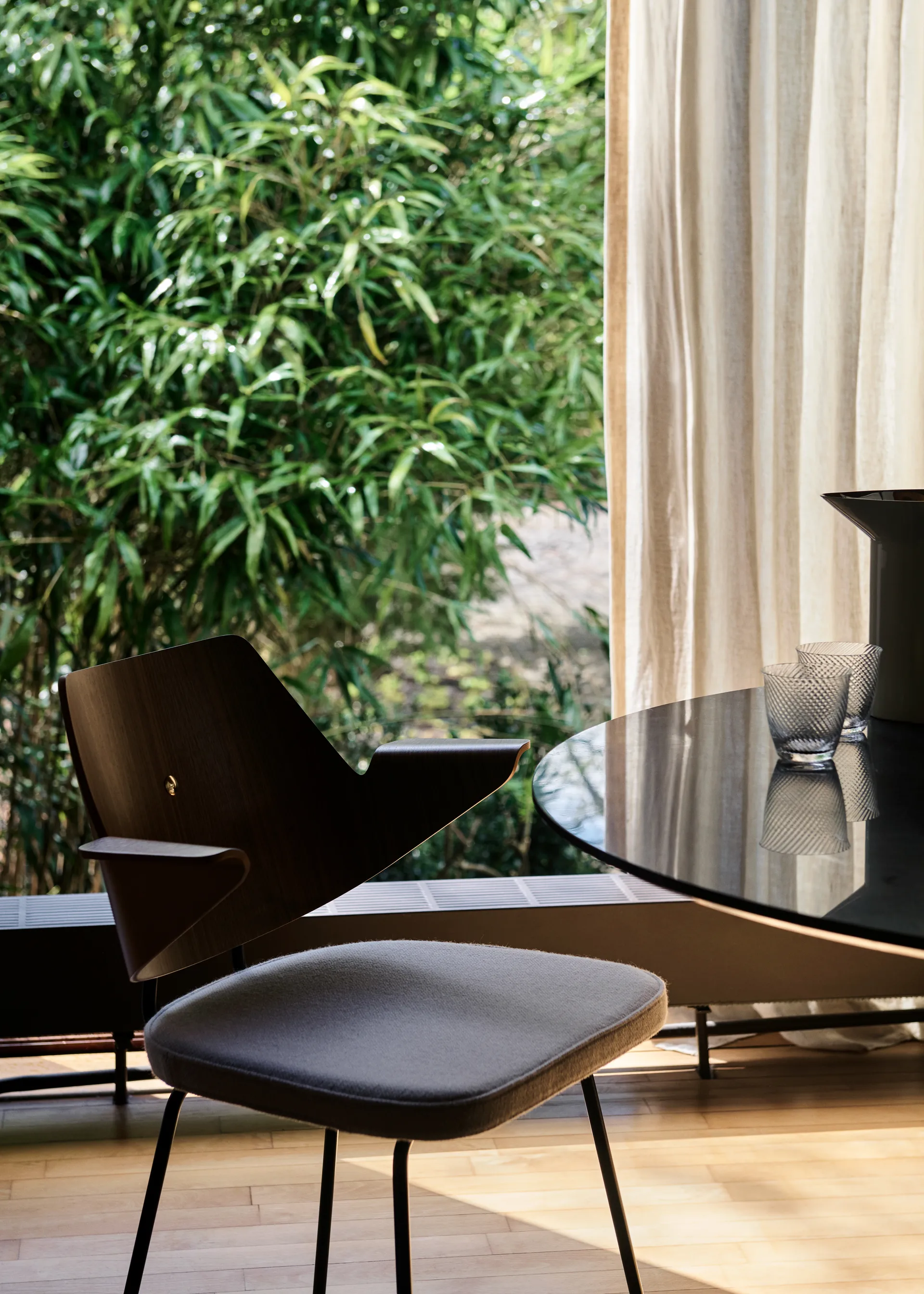 RFH RD7 armstoel, Walnut-beech-offwhite &Tradition