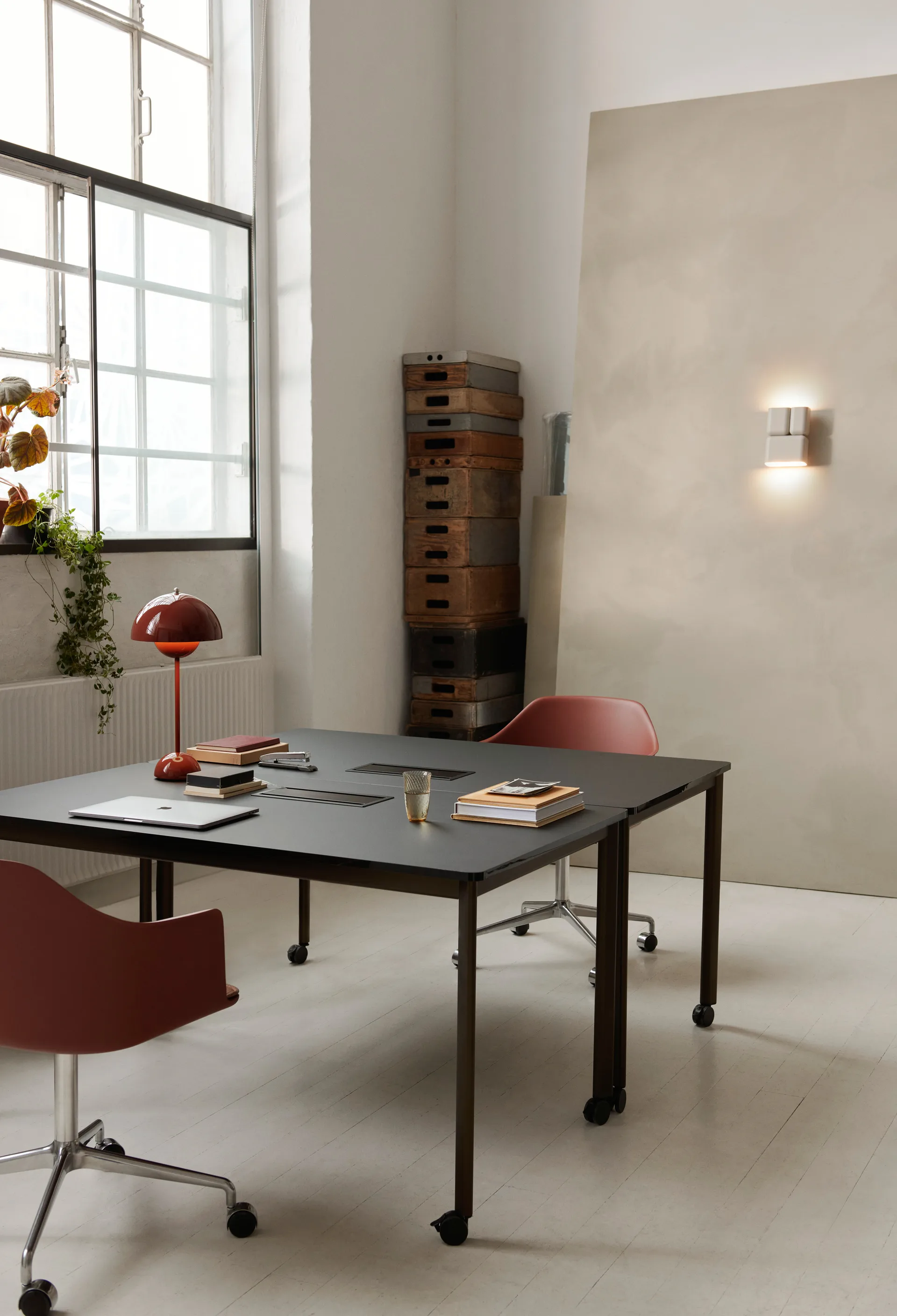 Tabata LN10 wandlamp, Silk grey &Tradition