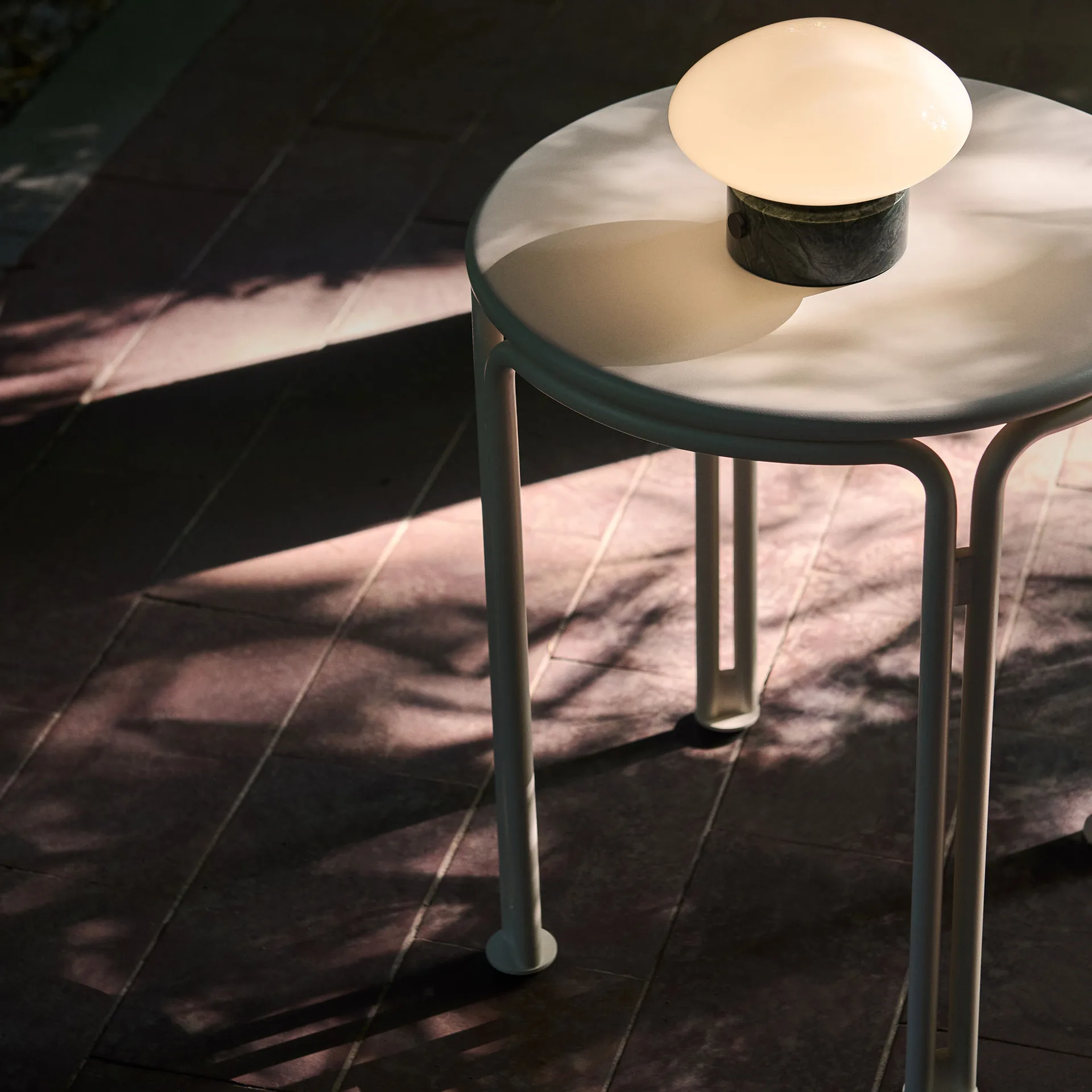 Thorvald SC102 bijzettafel, Ivory &Tradition