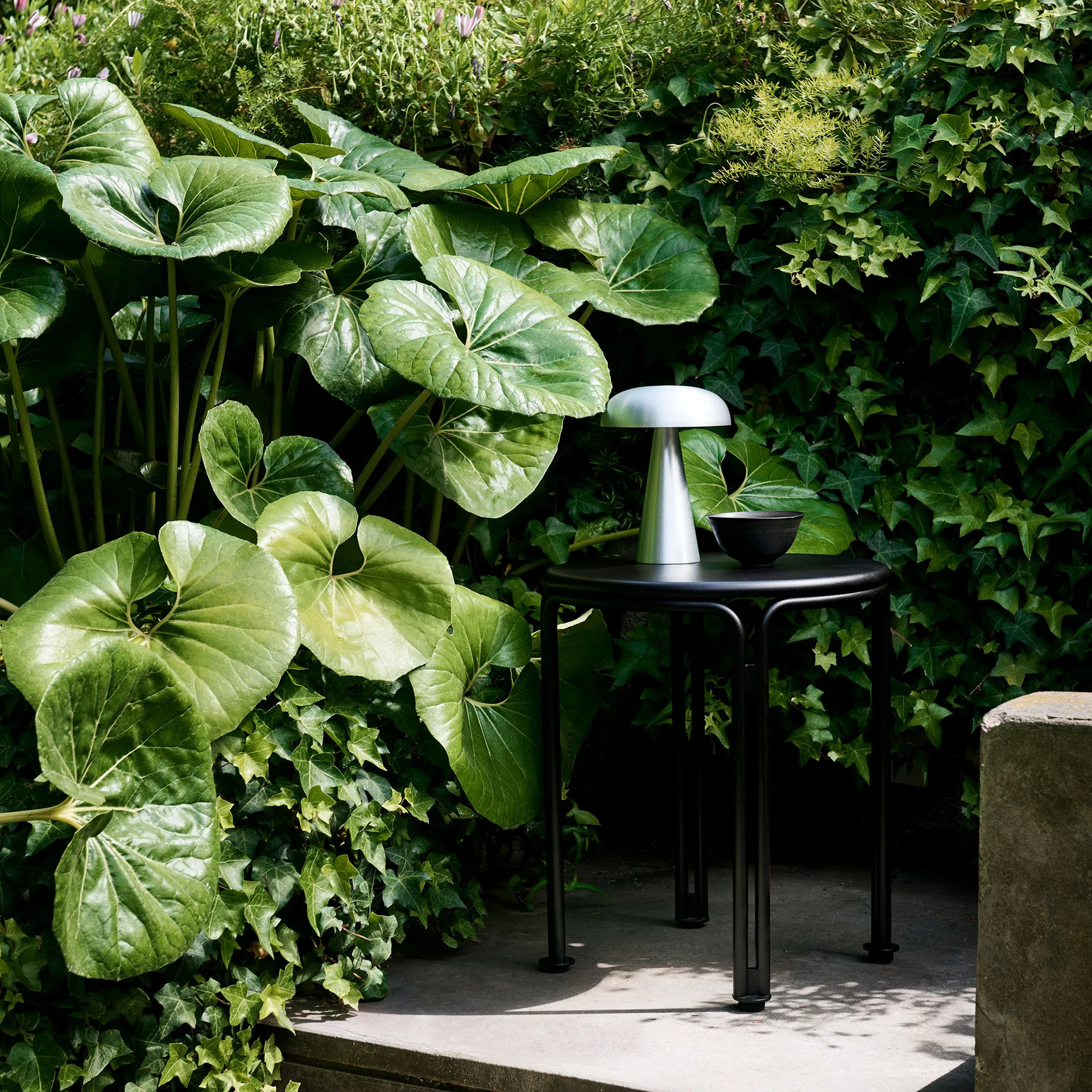 Thorvald SC102 bijzettafel, Warm black &Tradition