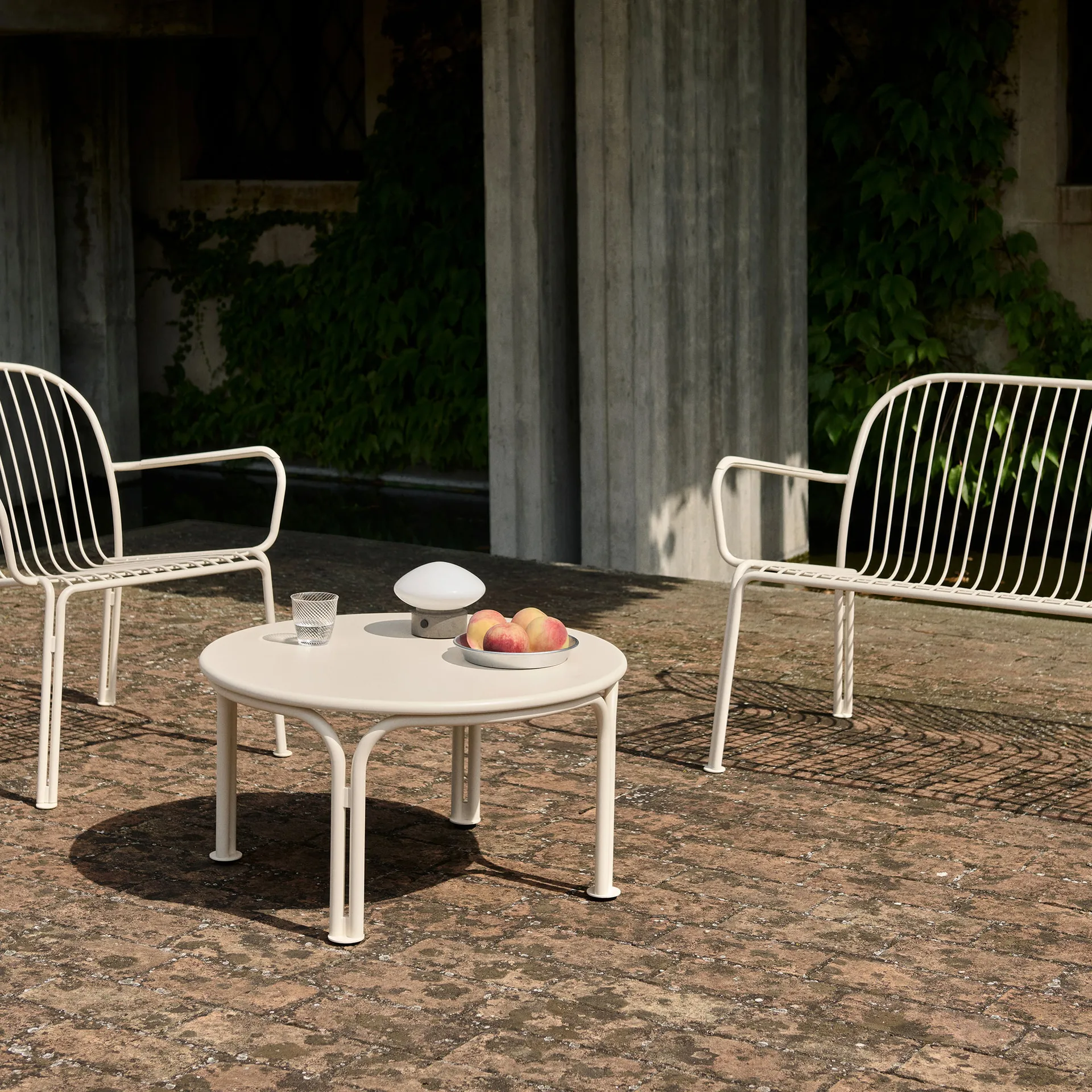 Thorvald SC108 salontafel, Ivory, Ø70 cm &Tradition