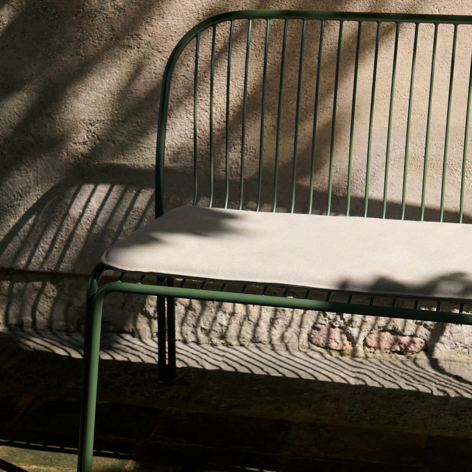 Thorvald SC111 bank, Bronze green, 129 cm &Tradition