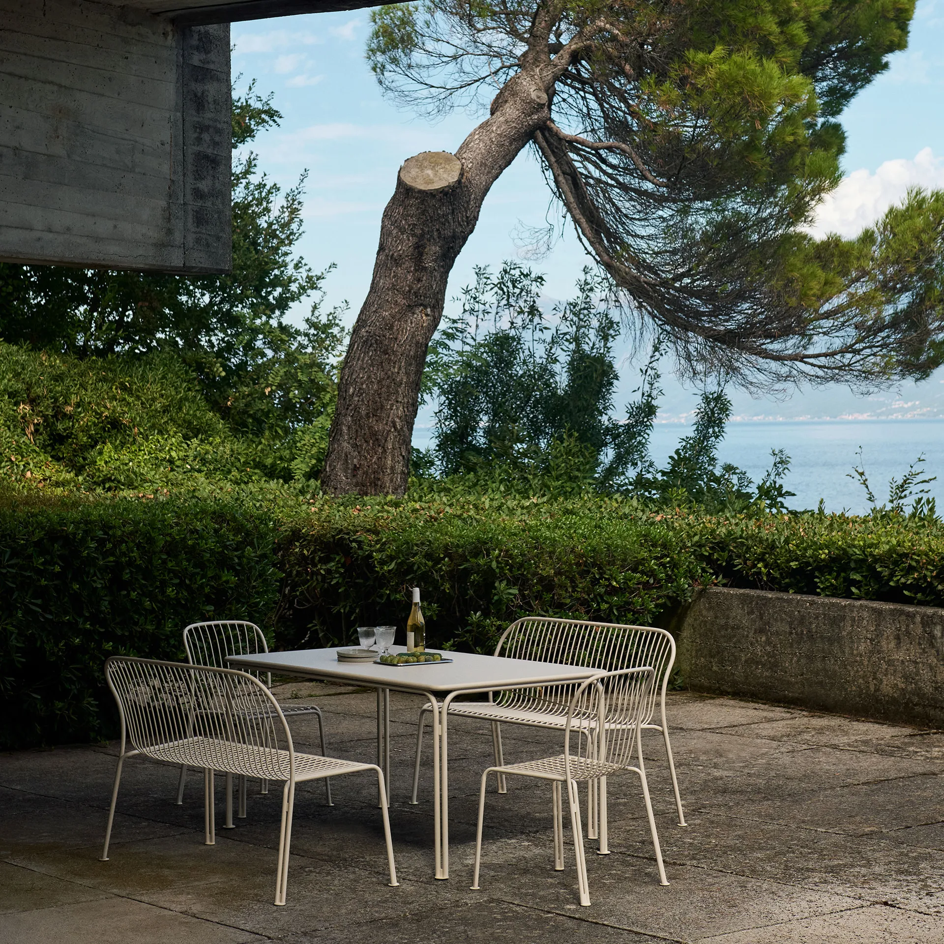 Thorvald SC111 bank, Ivory, 129 cm &Tradition