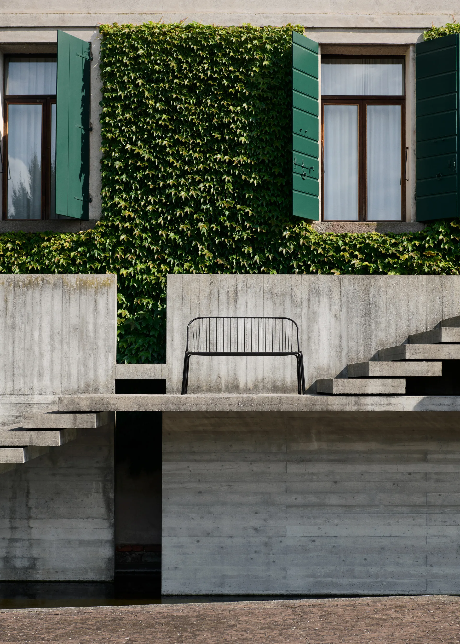 Thorvald SC111 bank, Warm black, 129 cm &Tradition