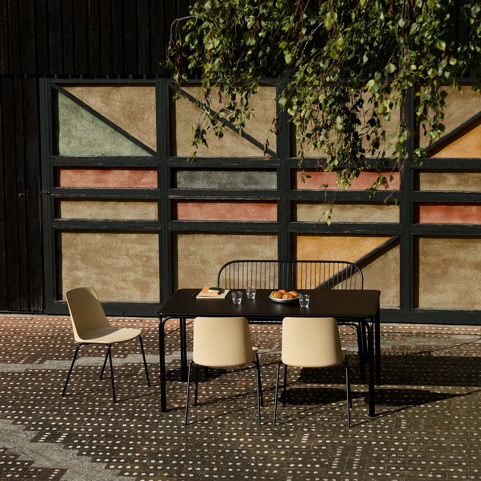 Thorvald SC111 bank, Warm black, 129 cm &Tradition