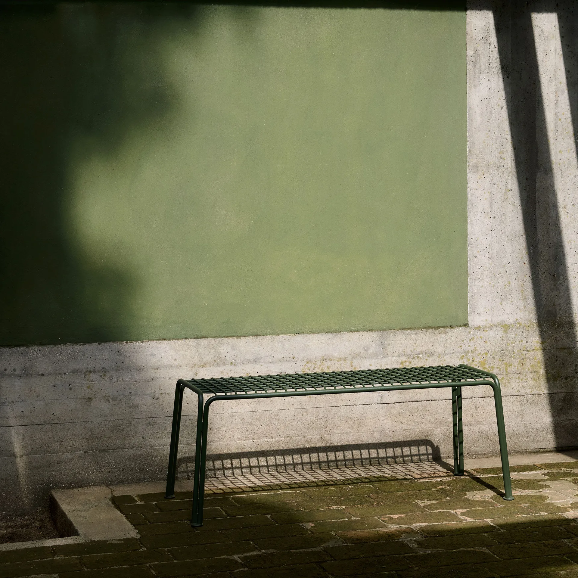 Thorvald SC112 bank, Bronze green, 125 cm &Tradition