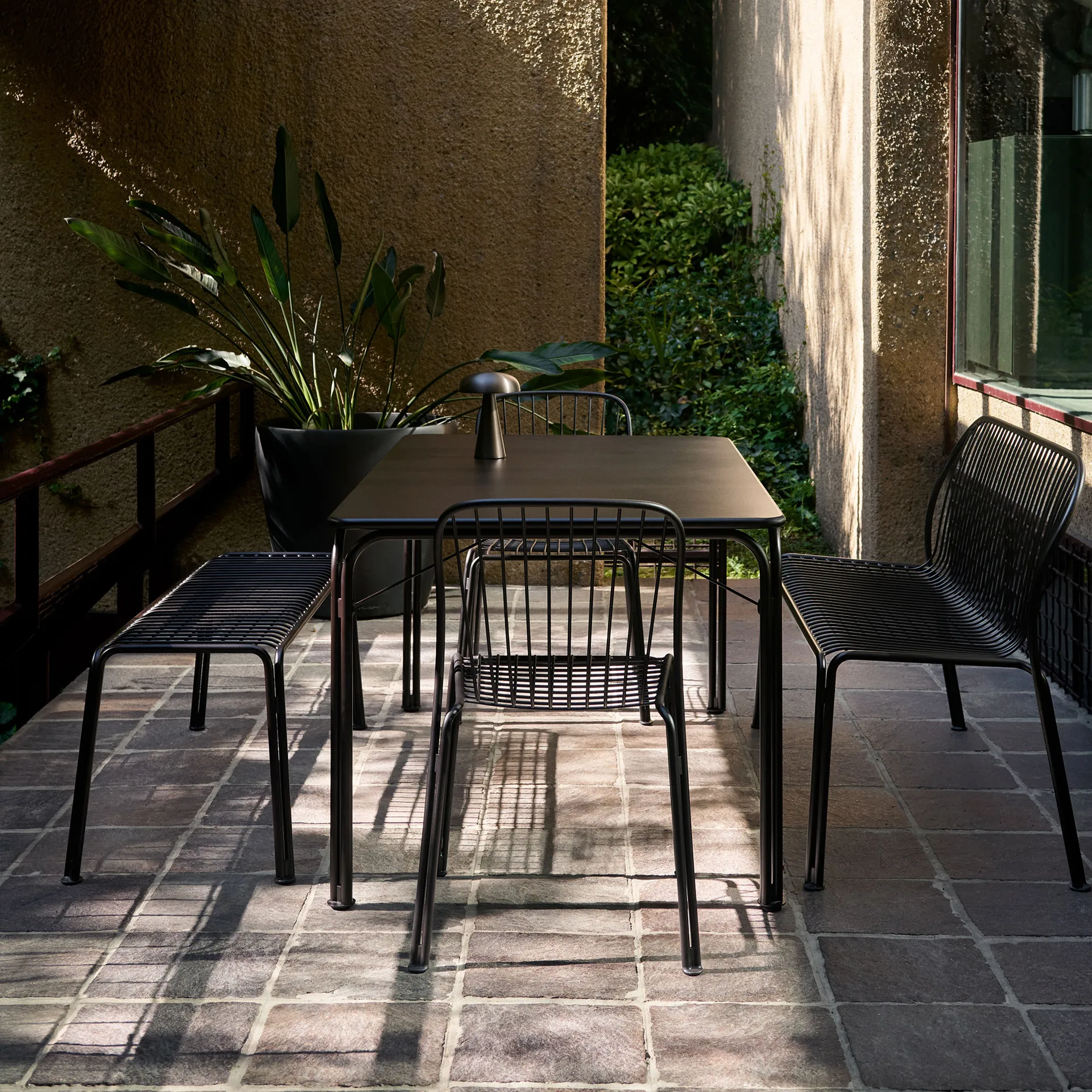 Thorvald SC113 eettafel, Warm black, 160 cm &Tradition