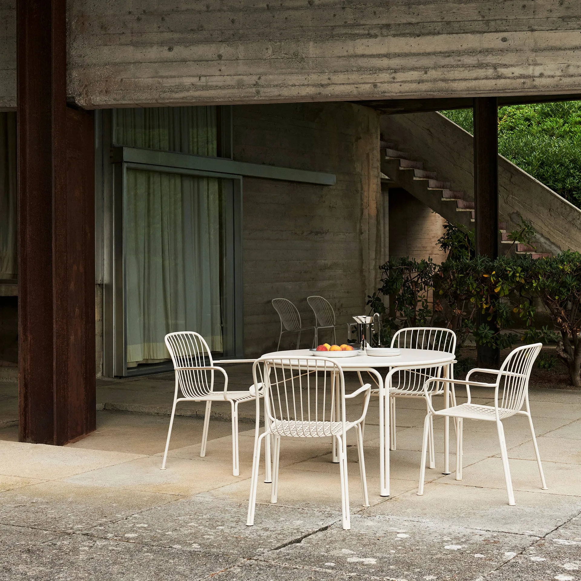 Thorvald SC98 eettafel Ø115 cm, Ivory &Tradition