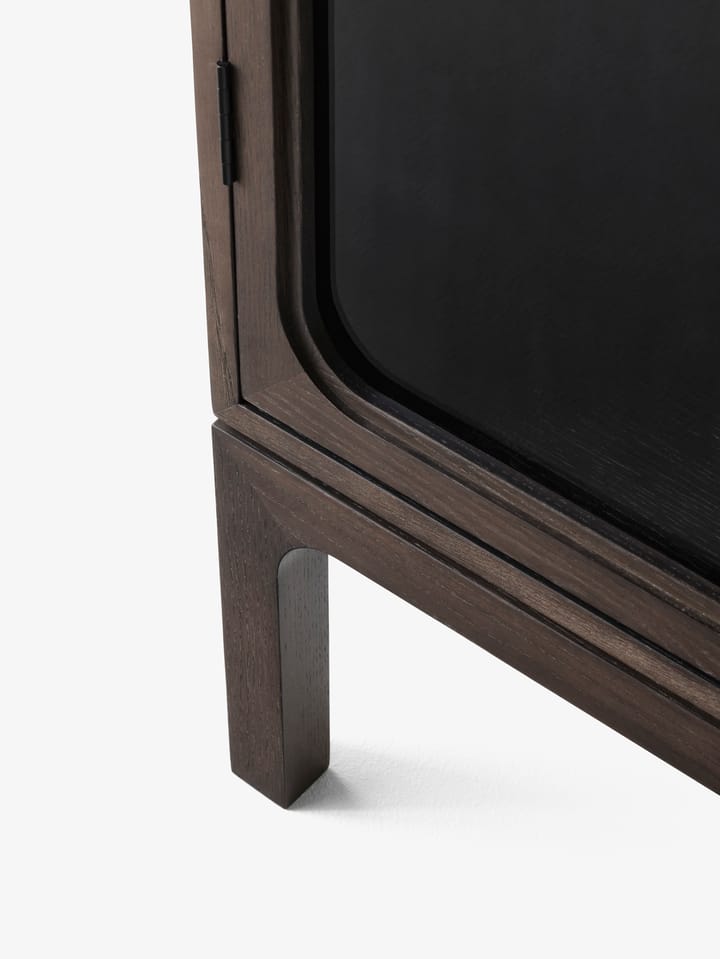 Trace SC87 vitrinekast 50x192x40 cm, Dark stained oak &Tradition