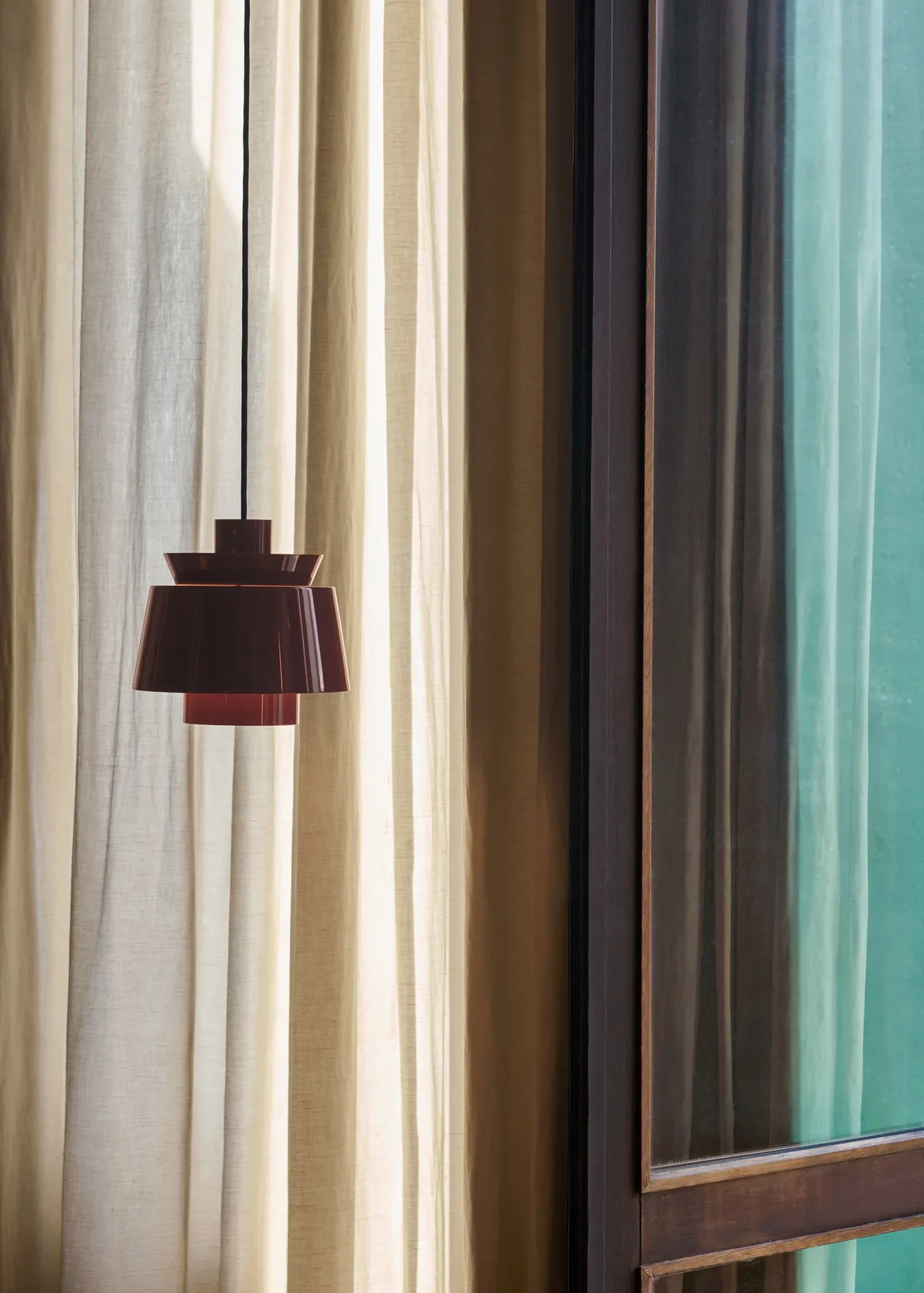 Utzon JU1 lamp, Dark burgundy, Ø22 cm &Tradition