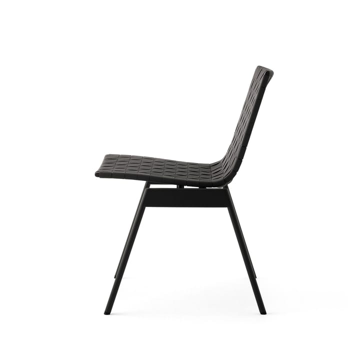 Ville Outdoor AV33 stoel, Warm black &Tradition