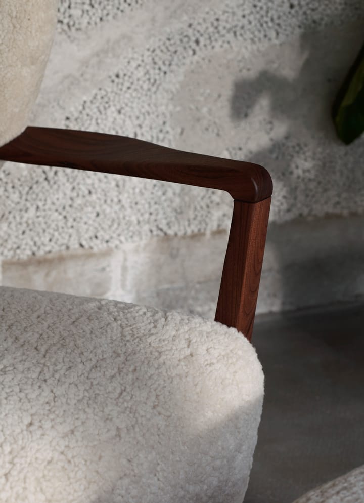 Wulff Lounge Chair ATD2 fauteuil, Geolied walnoot-Moonlight &Tradition