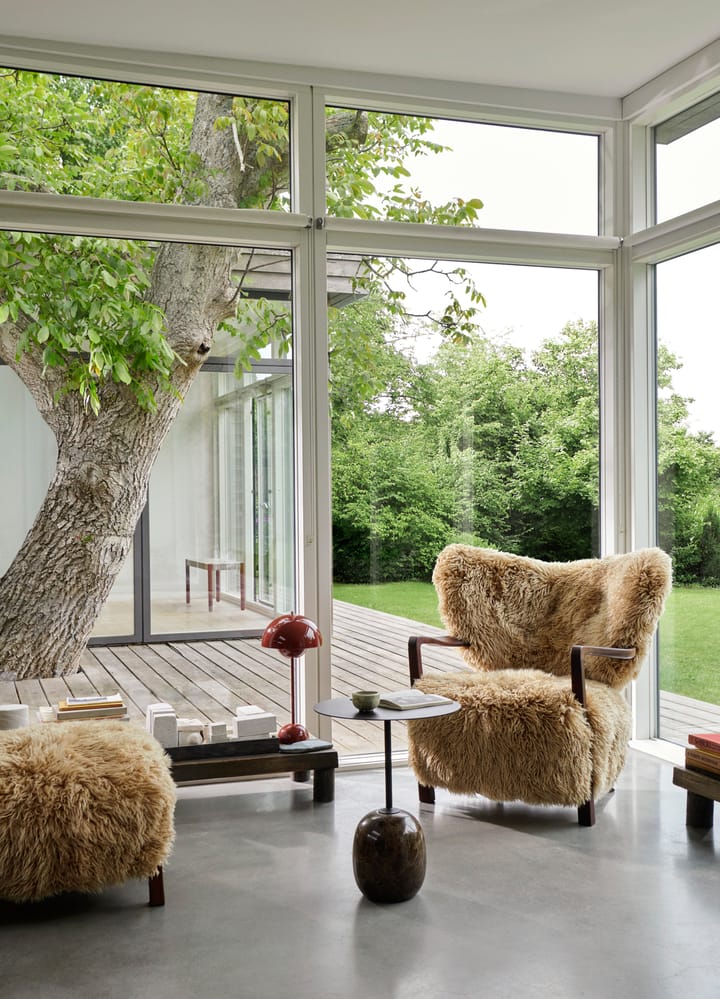 Wulff Lounge Chair ATD2 fauteuil, Geolied walnoot-Sheepskin honey &Tradition