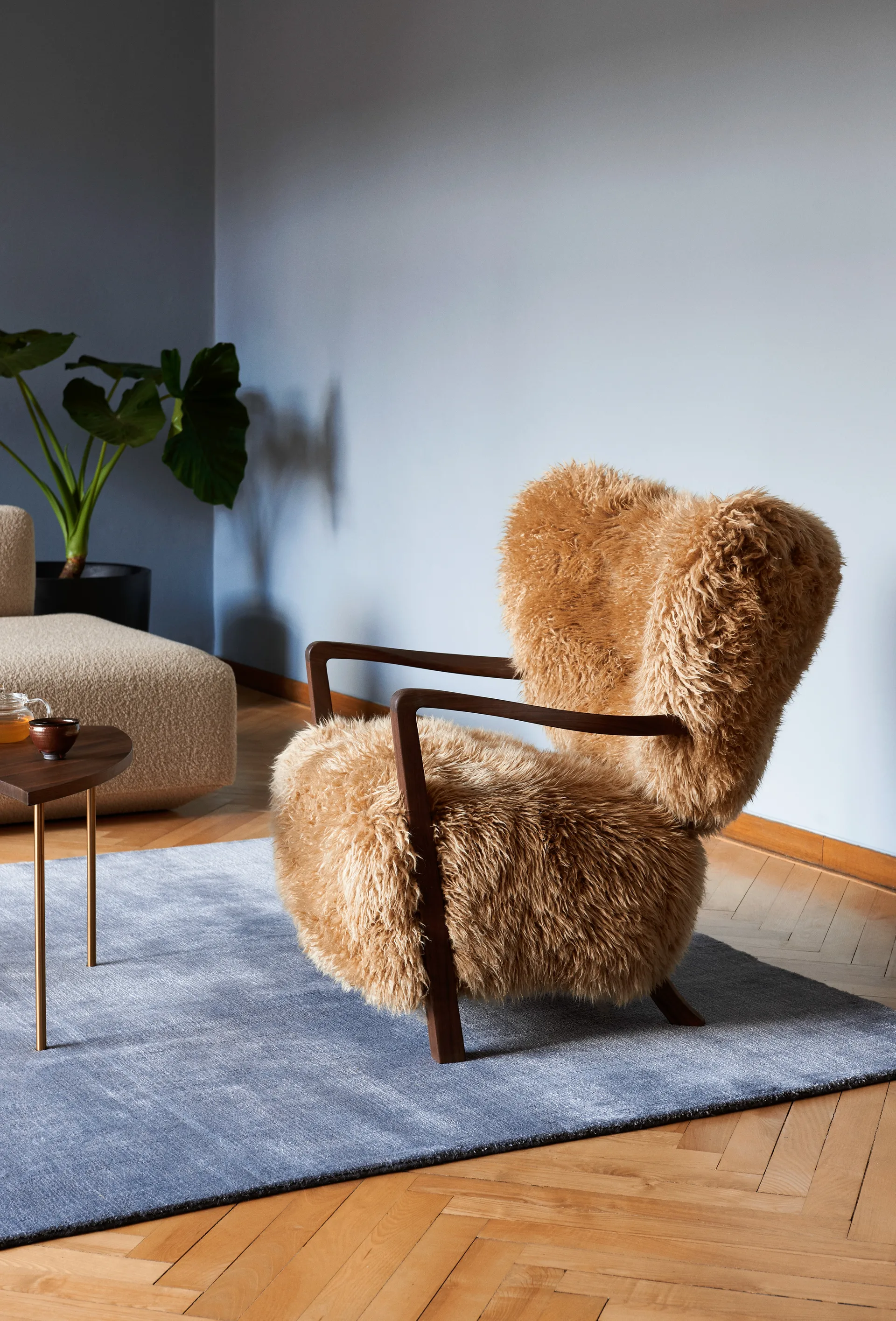 Wulff Lounge Chair ATD2 fauteuil, Geolied walnoot-Sheepskin honey &Tradition