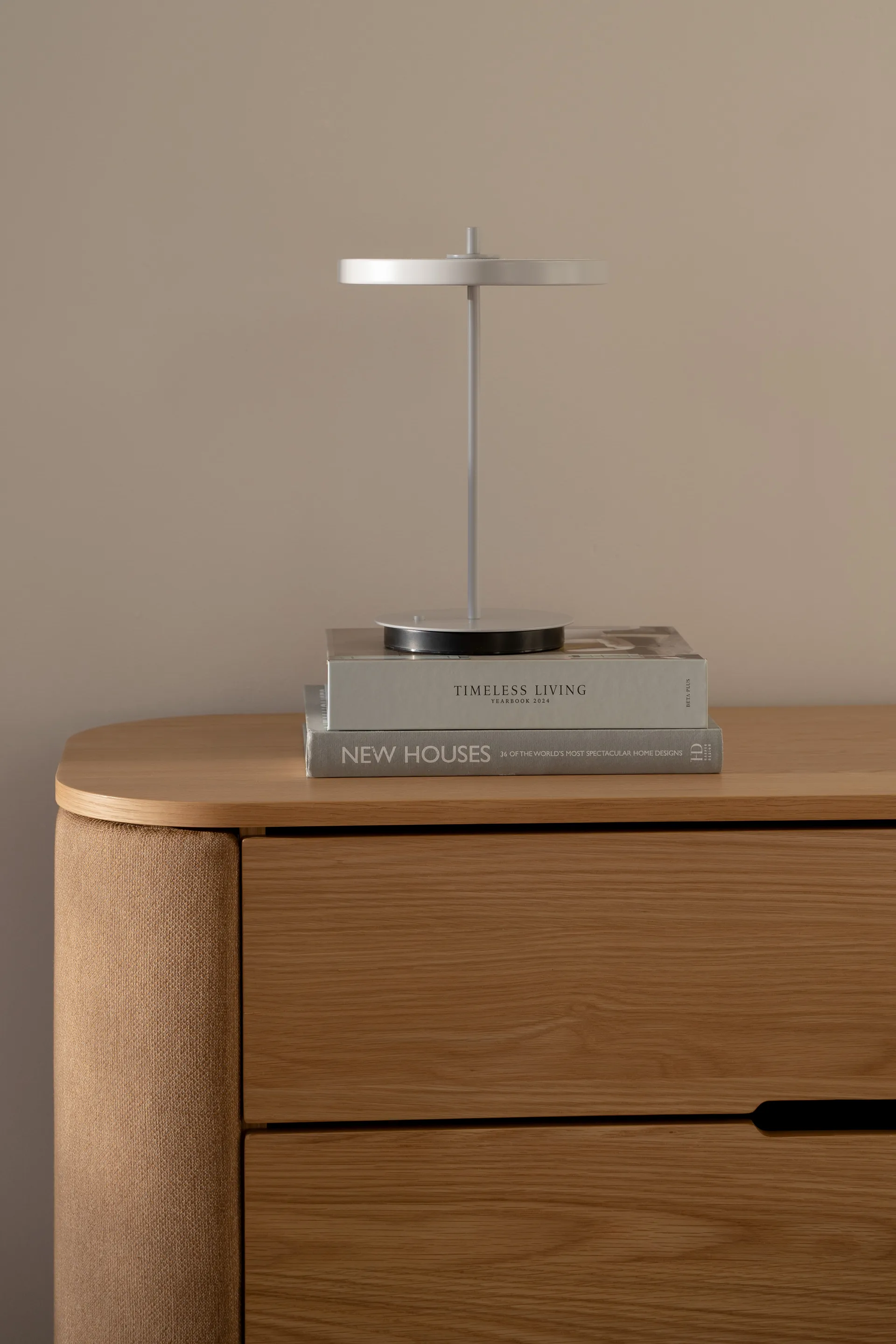 Asteria Move draagbare tafellamp, Monochrome-nuance mist Umage