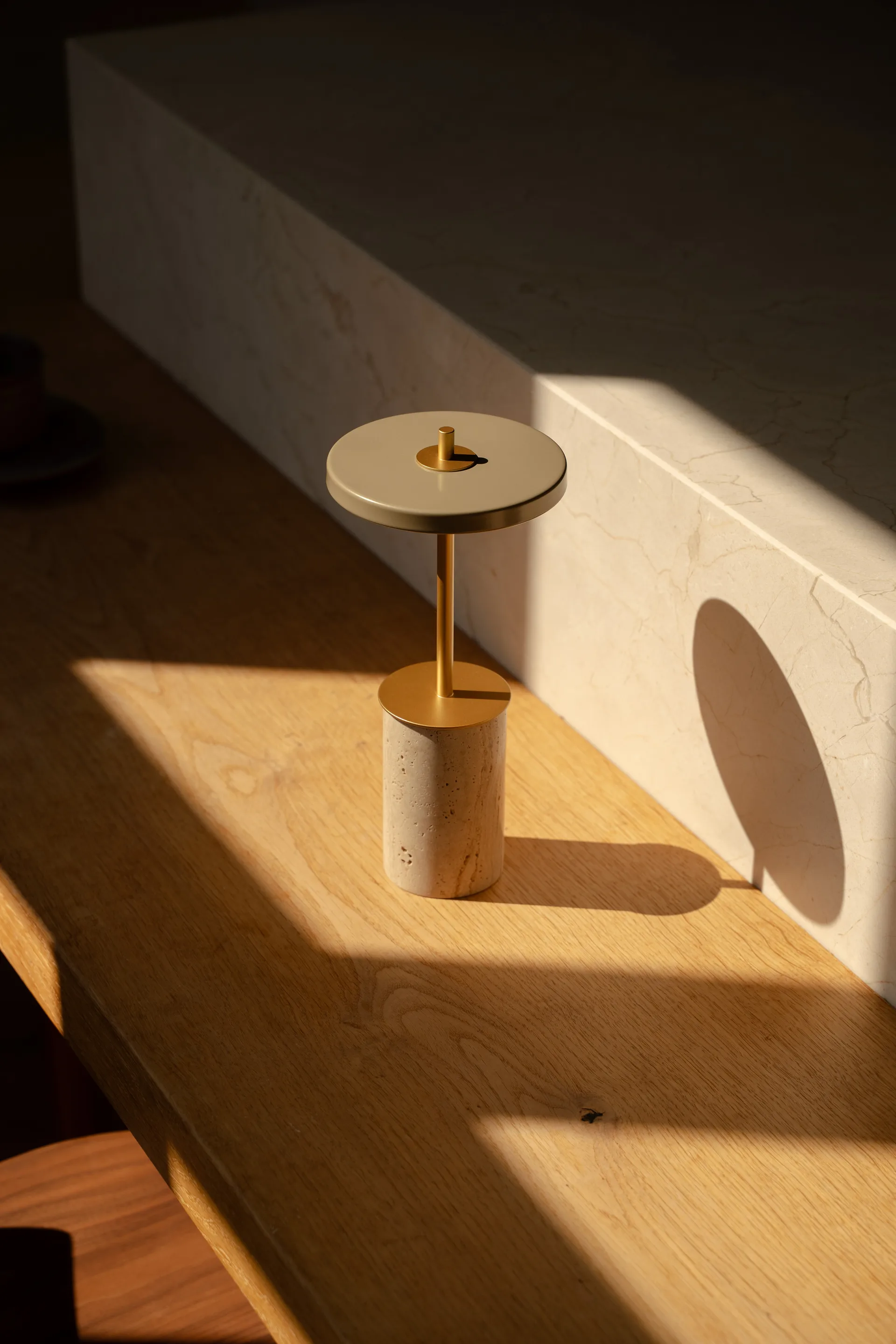 Asteria Move Mini tafellamp Ø12x25,5 cm, Clay Travertine-brons Umage