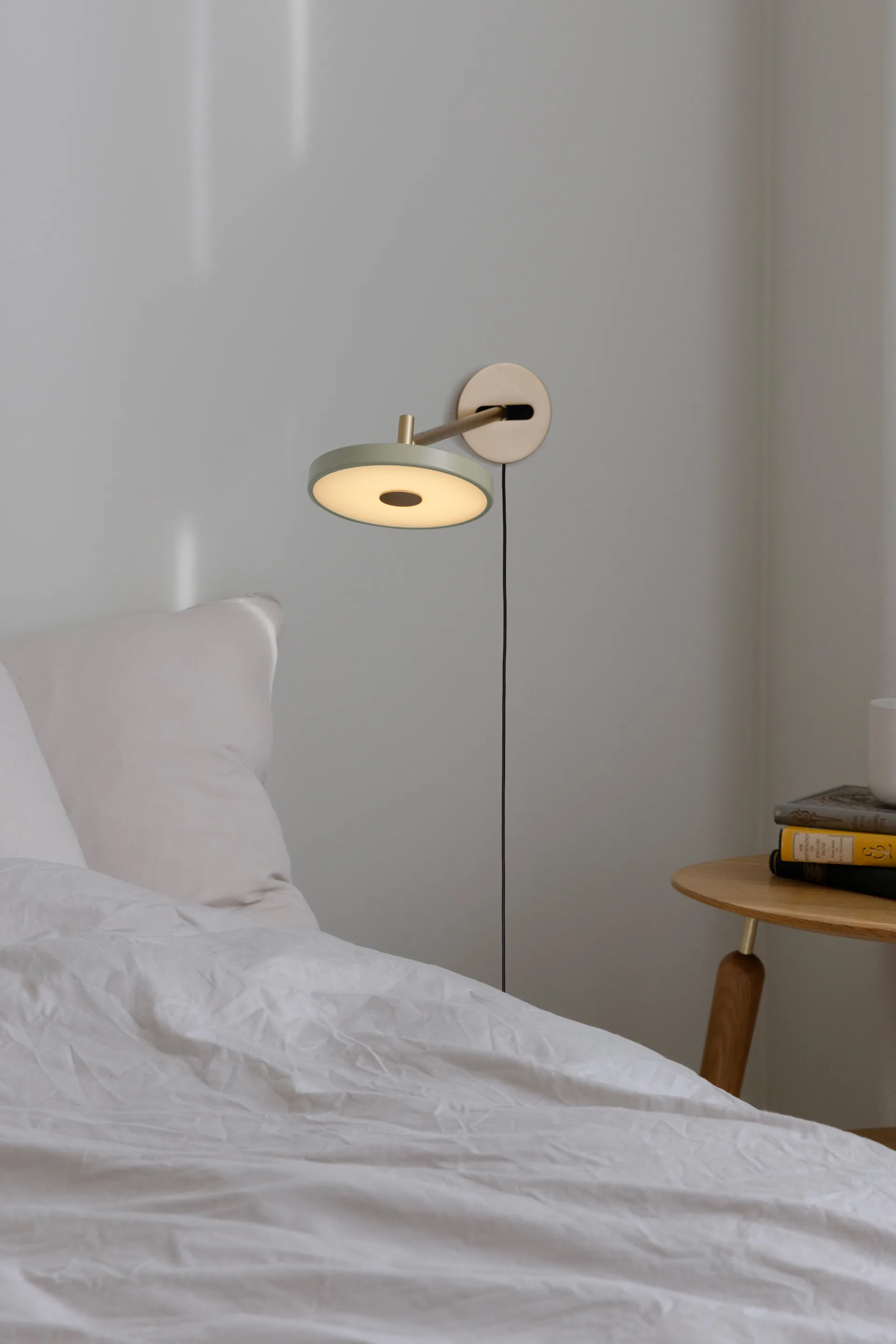 Asteria Wall wandlamp, Long, Nuance olive-brass Umage