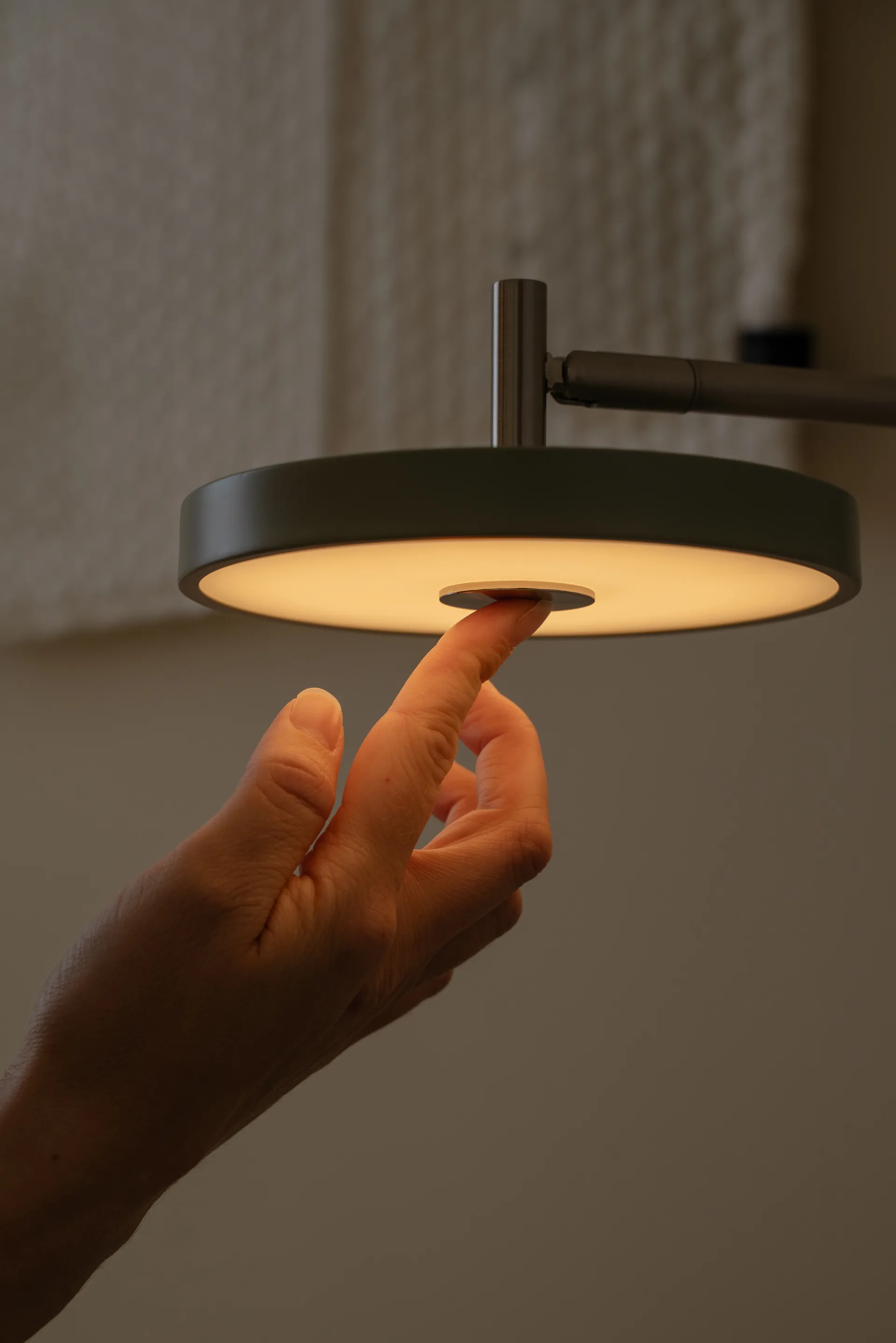 Asteria Wall wandlamp, Short, Nuance olive-chrome Umage