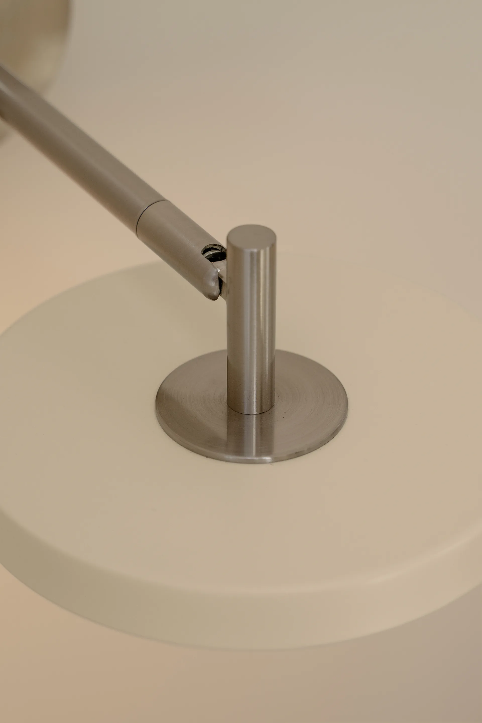 Asteria Wall wandlamp, Short, Pearl white-chrome Umage