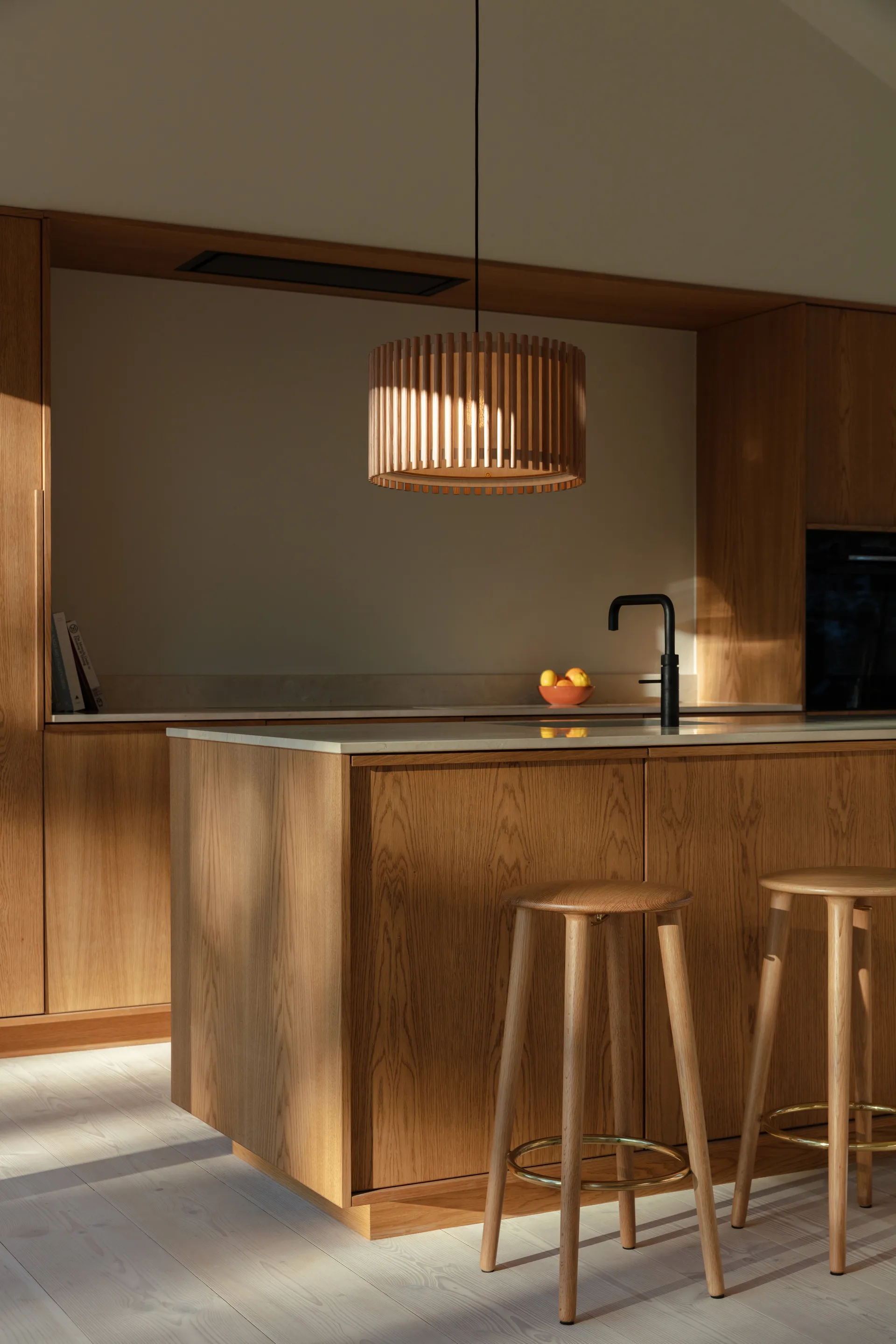 Komorebi hanglamp medium, Circle oak-zwart Umage