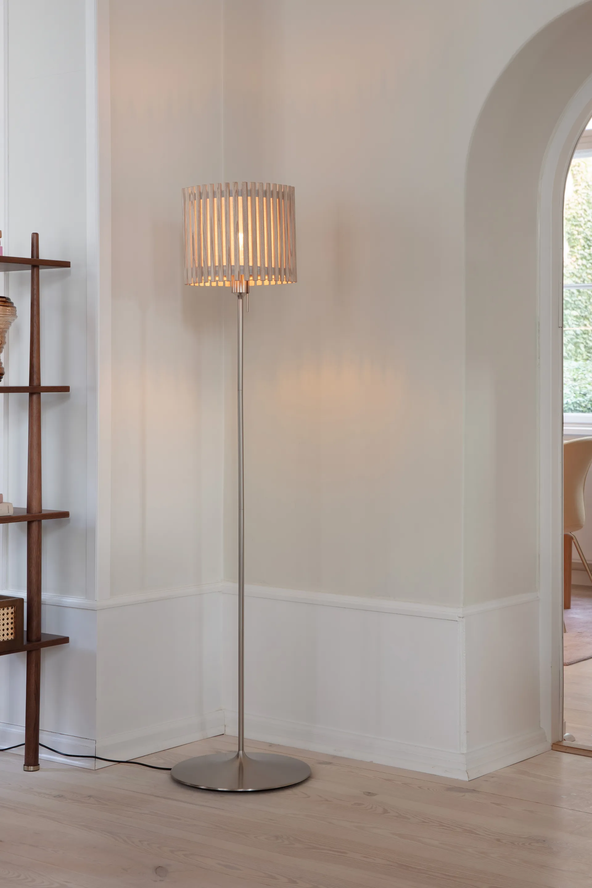 Komorebi vloerlamp medium, Circle oak Geborsteld staal Umage