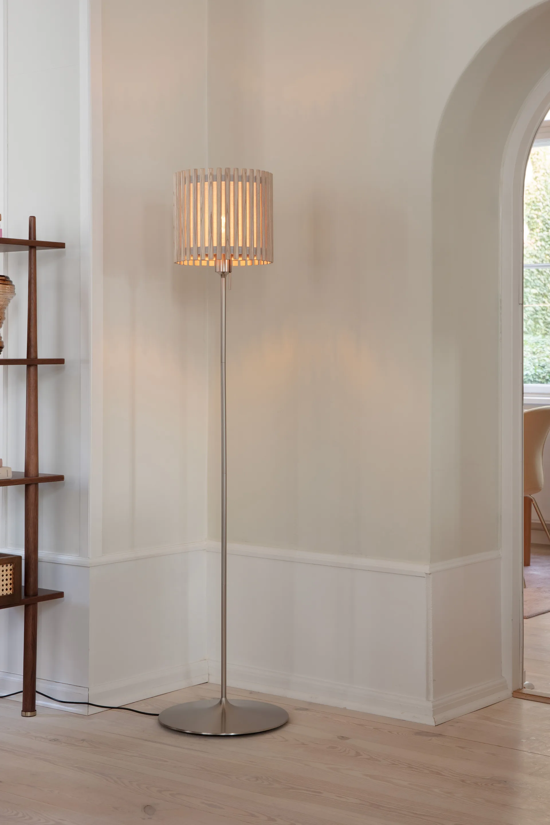 Komorebi vloerlamp medium, Vierkant oak Gebrosteld staal Umage