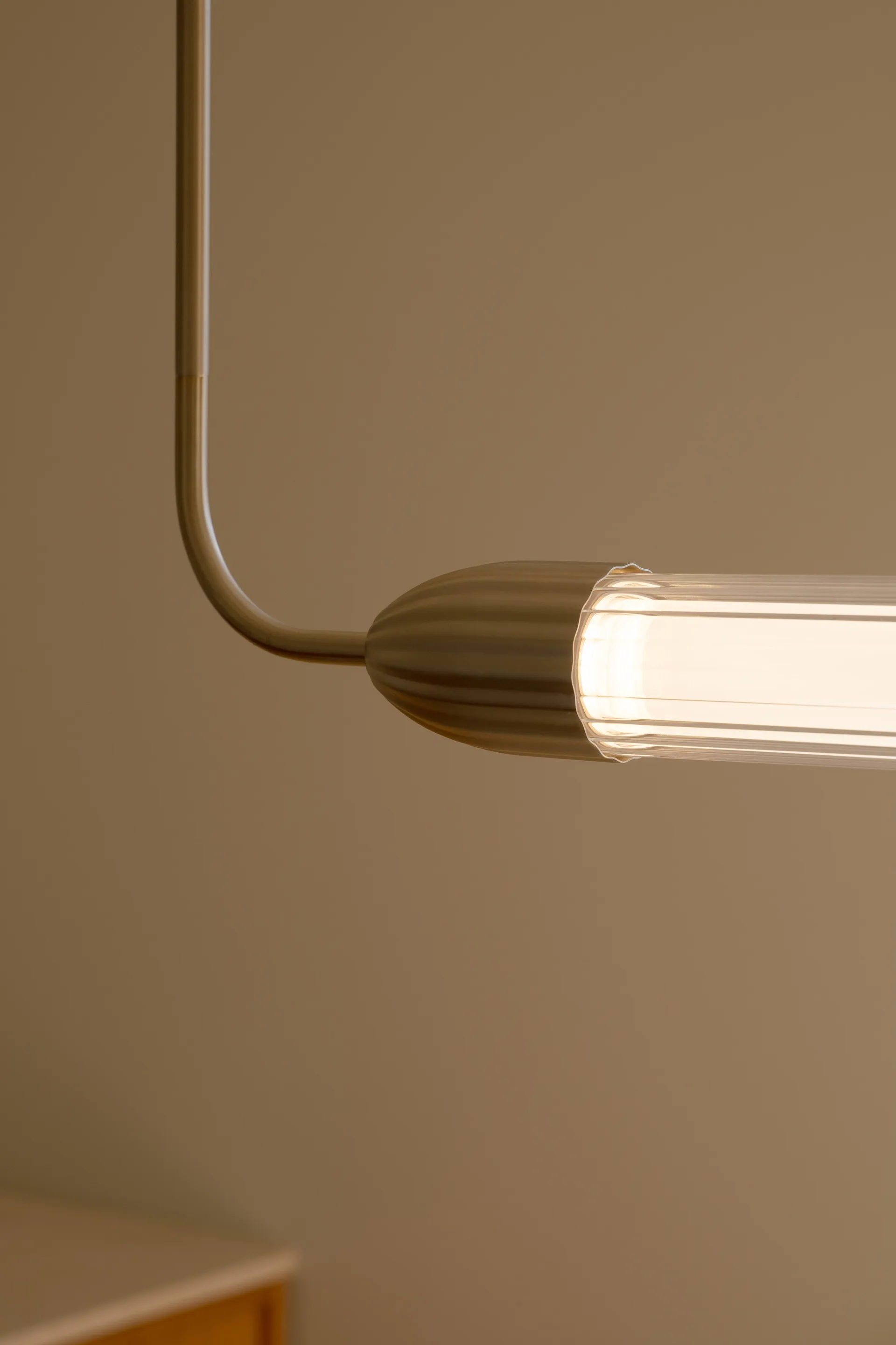 Lemon Squeeze linear hanglamp, Messing Umage
