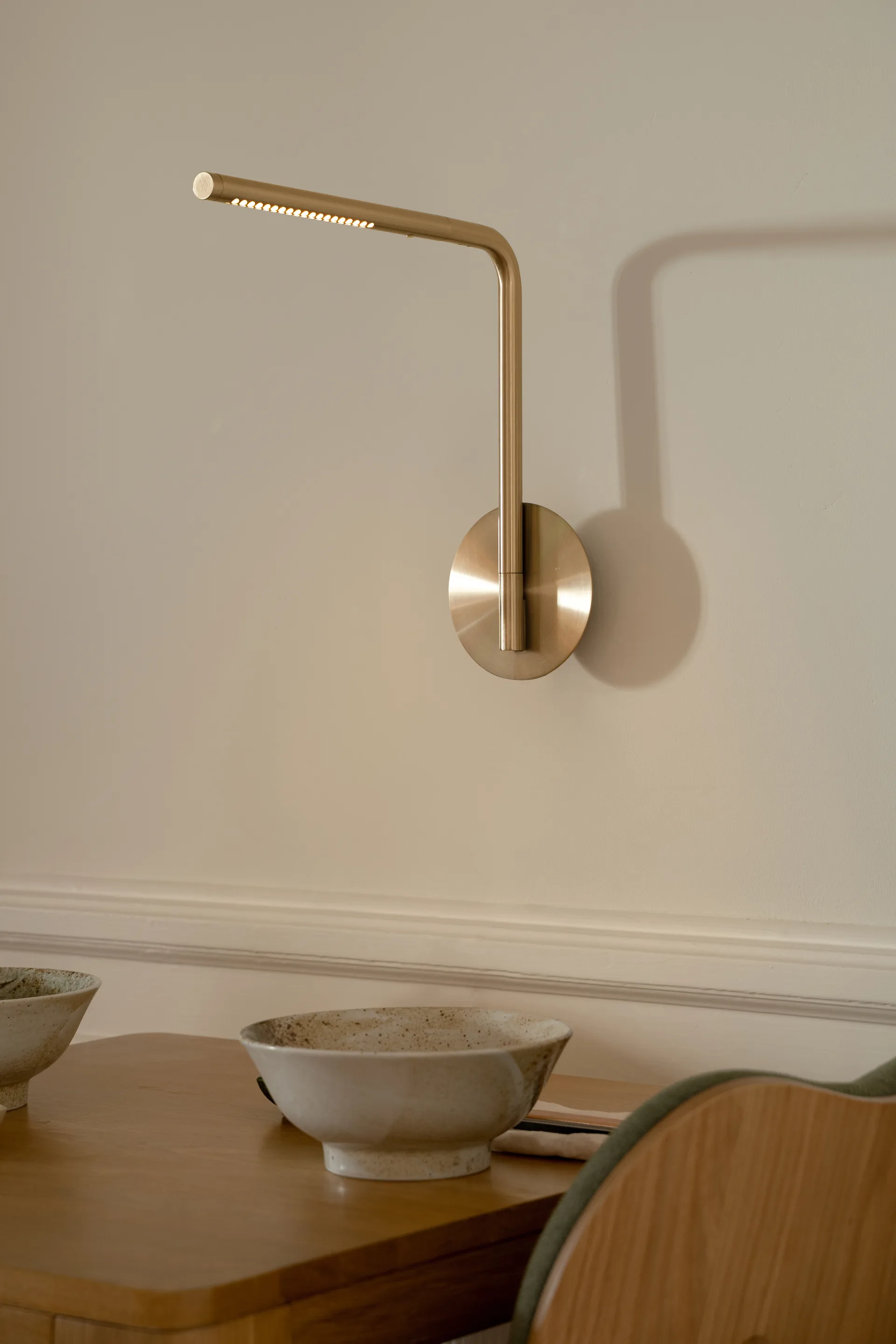 Omni Pivot wandlamp, Brass Umage