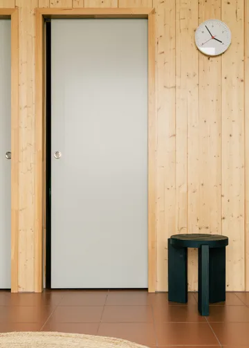 001 Stool kruk - Zwart gebeitst grenen, Ø40x44 cm - Vaarnii