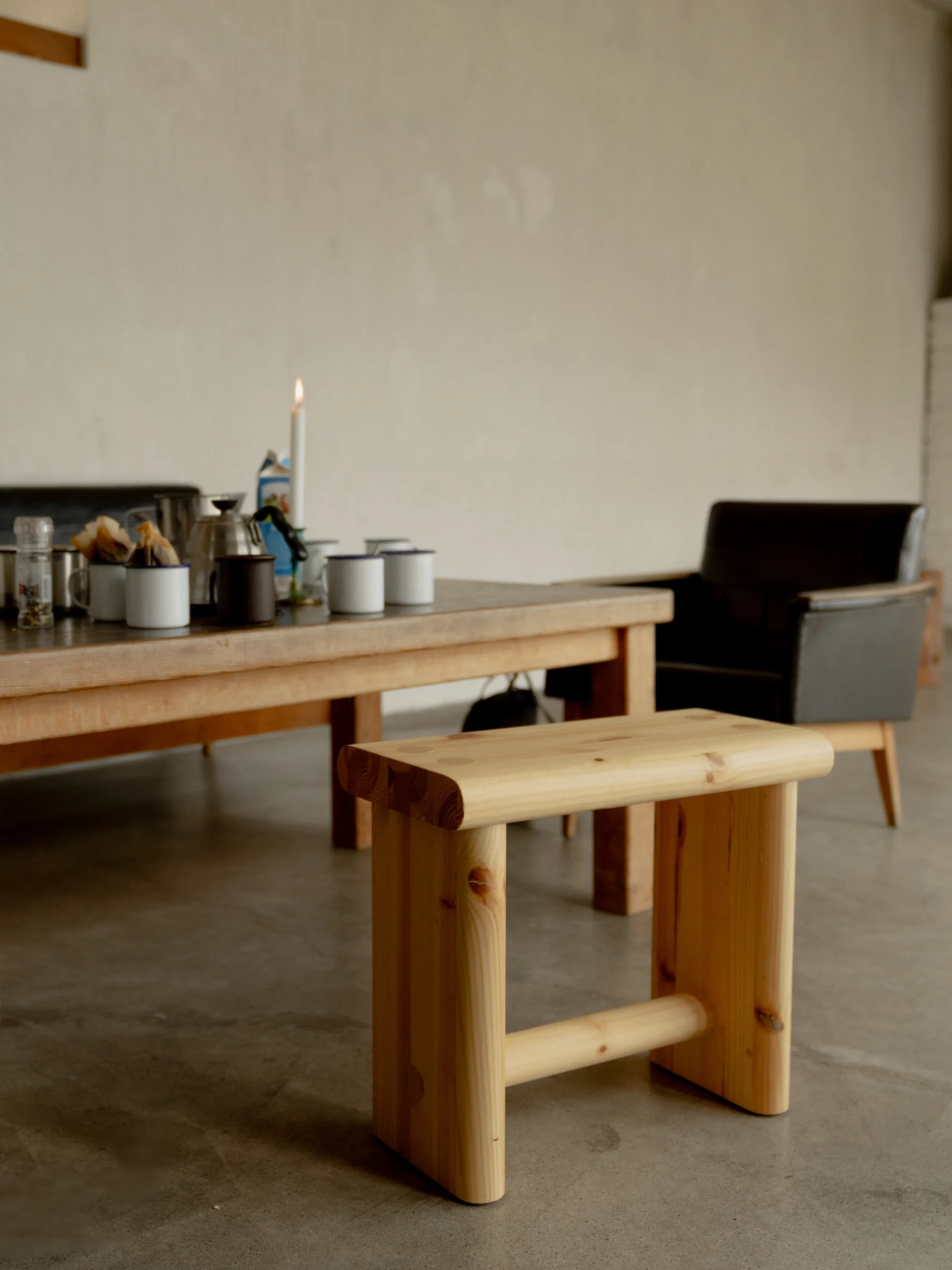 002 Ast Stool kruk, Mat geolied en gewaxt grenen, 55x26x45 cm Vaarnii