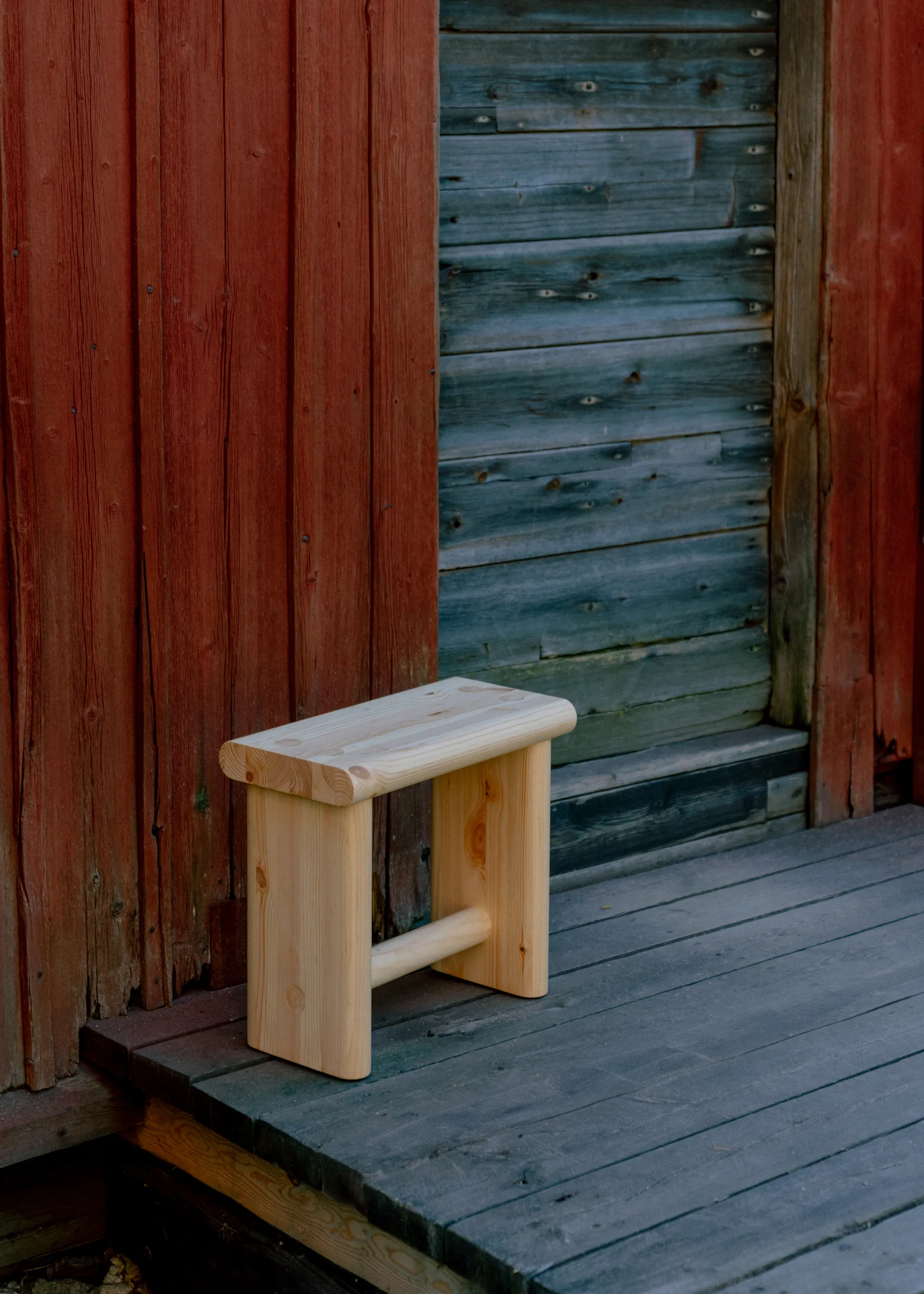 002 Ast Stool kruk, Mat geolied en gewaxt grenen, 55x26x45 cm Vaarnii