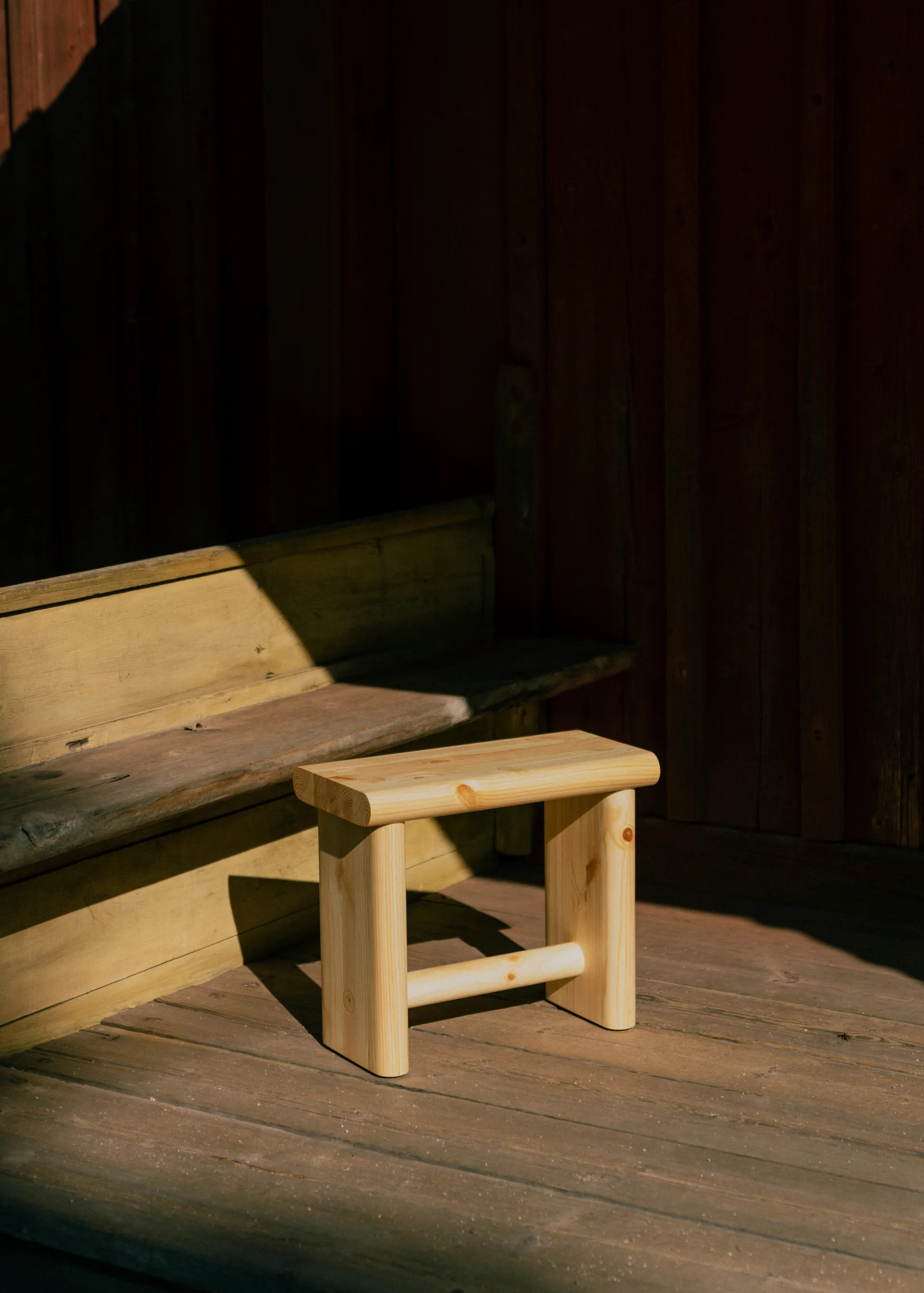 002 Ast Stool kruk, Mat geolied en gewaxt grenen, 55x26x45 cm Vaarnii