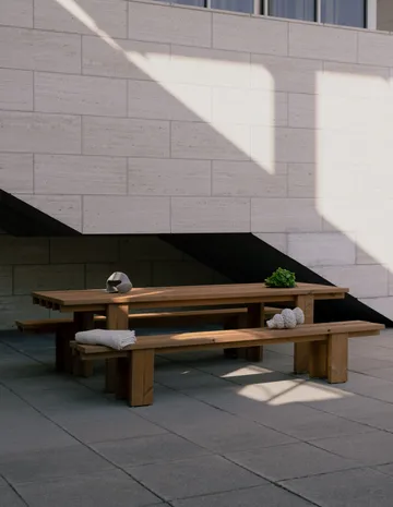 013 Osa Outdoor Bench bank - Warmtebehandeld grenen, 333x37x49 cm - Vaarnii