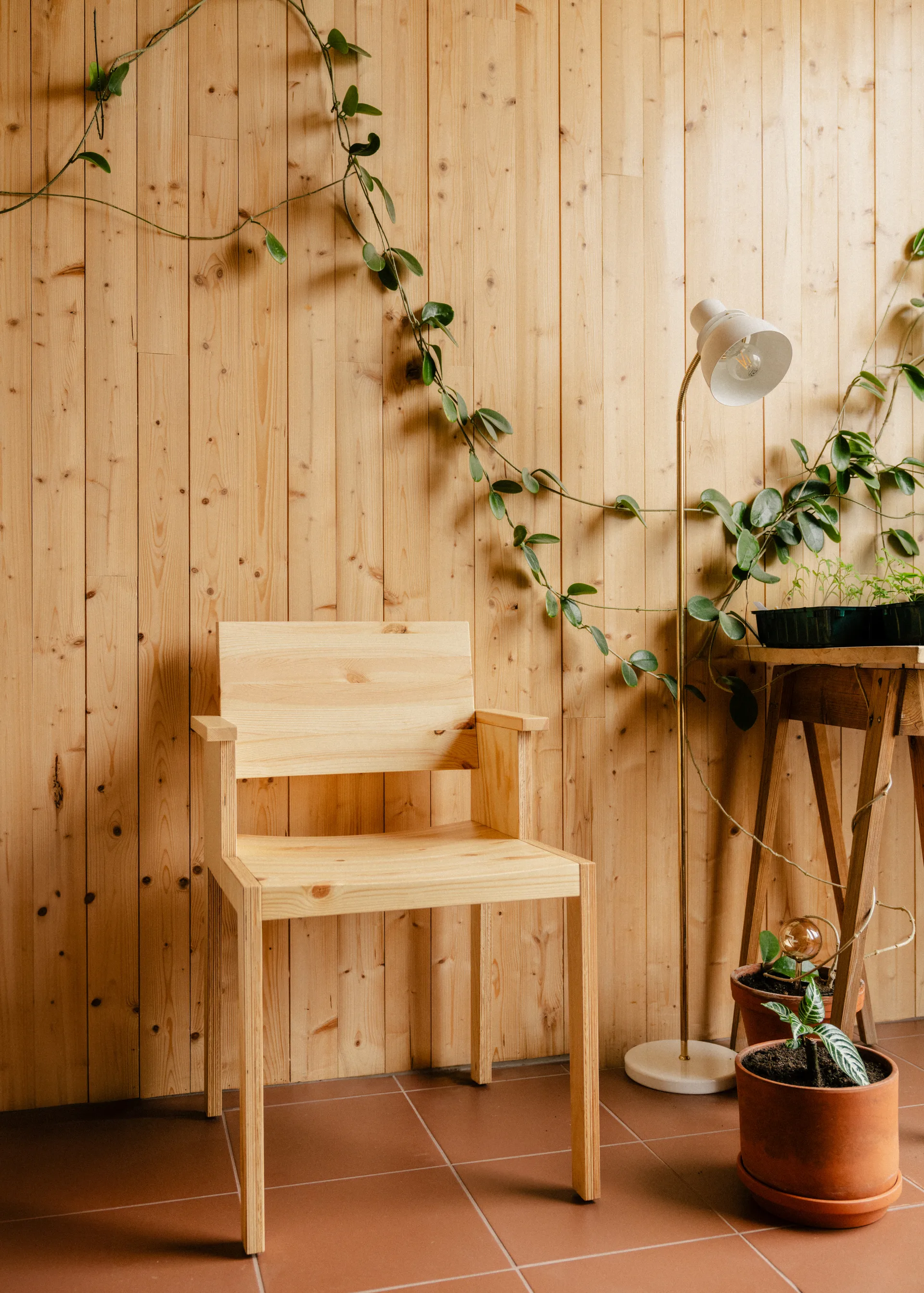 016 Maasto Dining Armchair armstoel, Mat geolied en gewaxt grenen Vaarnii