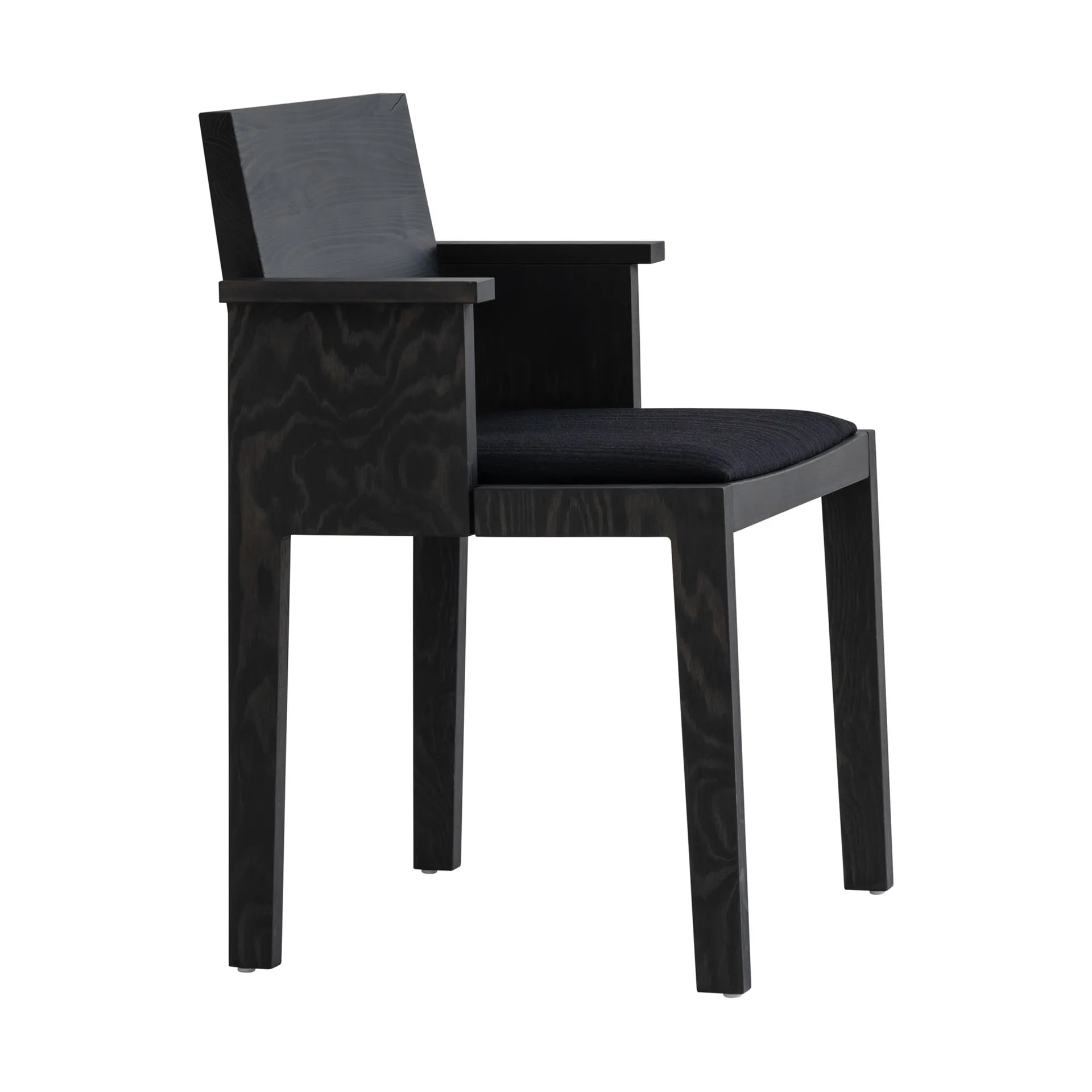 016 Maasto Dining Armchair armstoel, Zwart gebeitst grenen, gestoffeerde zitting zwart Vaarnii