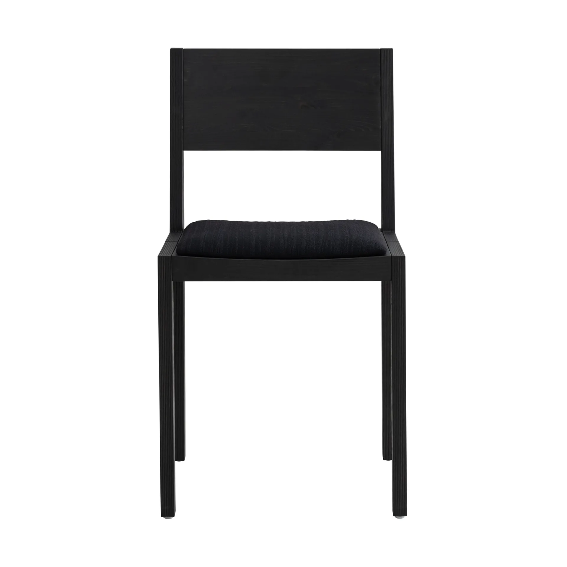 016 Maasto Dining Chair stoel, Zwart gebeitst grenen, gestoffeerde zitting zwart Vaarnii