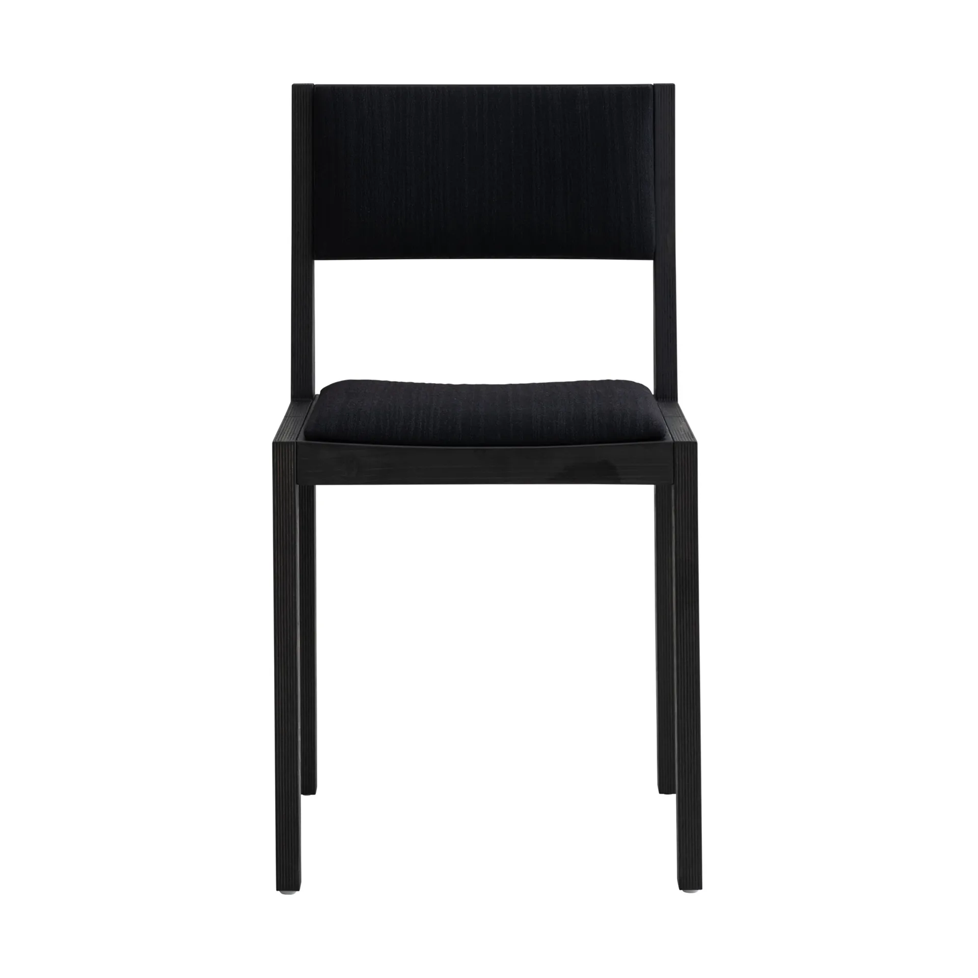 016 Maasto Dining Chair stoel, Zwart gebeitst grenen, voorkant gestoffeerd zwart Vaarnii