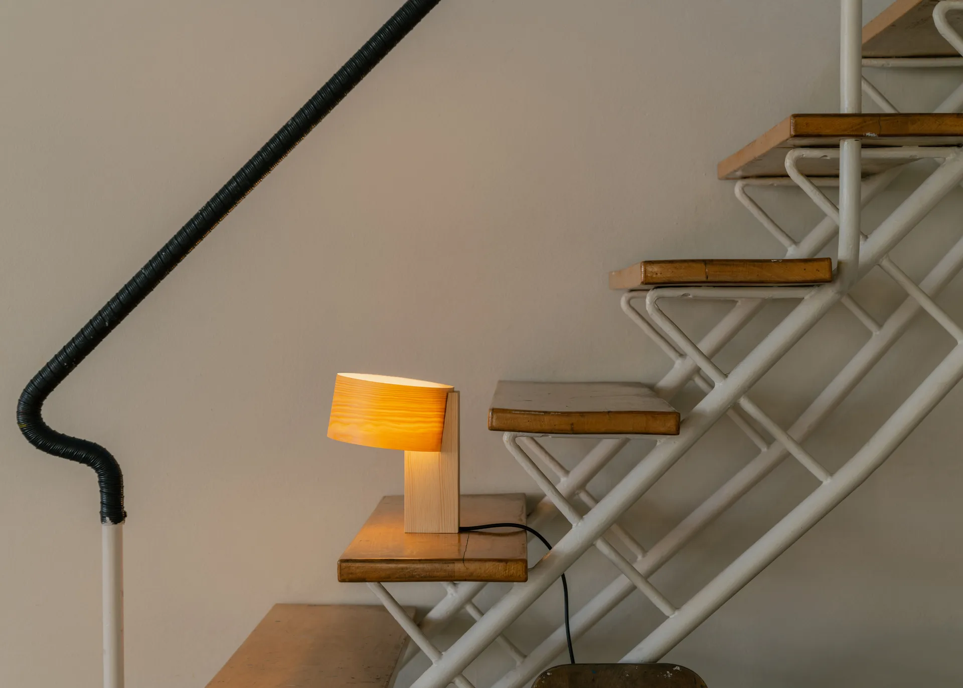 018 Hoop Table Lamp tafellamp, Mat geolied en gewaxt grenen, 34 cm Vaarnii