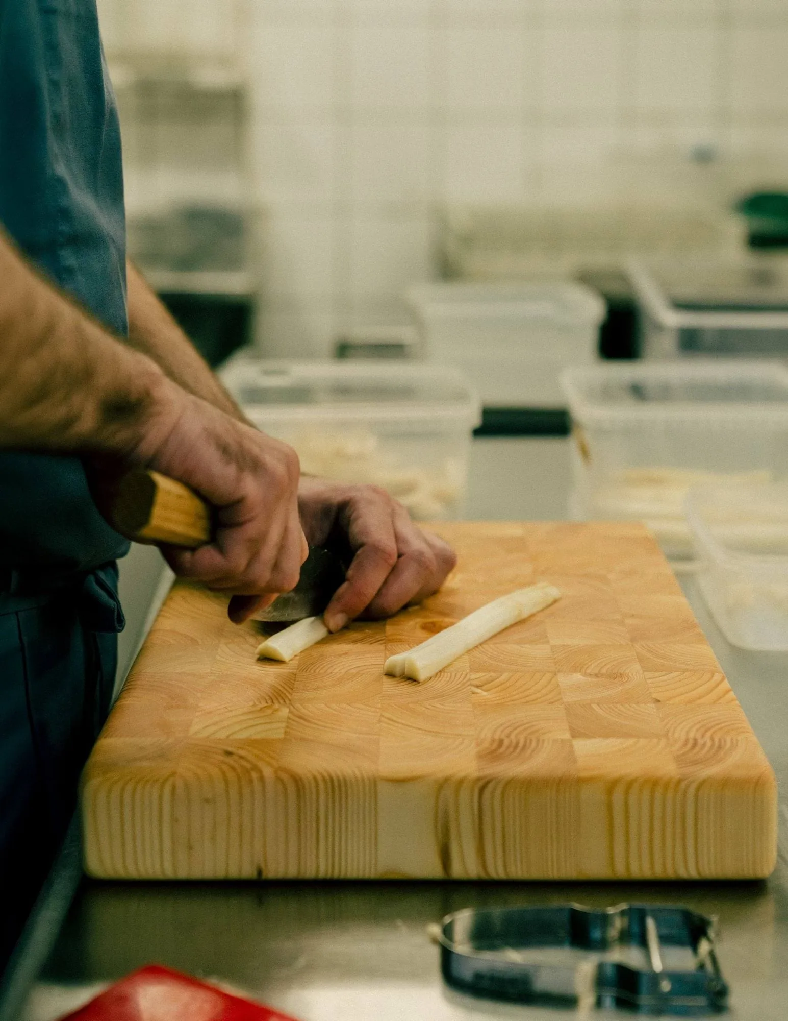 019 Syy Chopping Board snijplank, Met paraffineolie behandeld was, grenen, large 31x43x5 cm Vaarnii