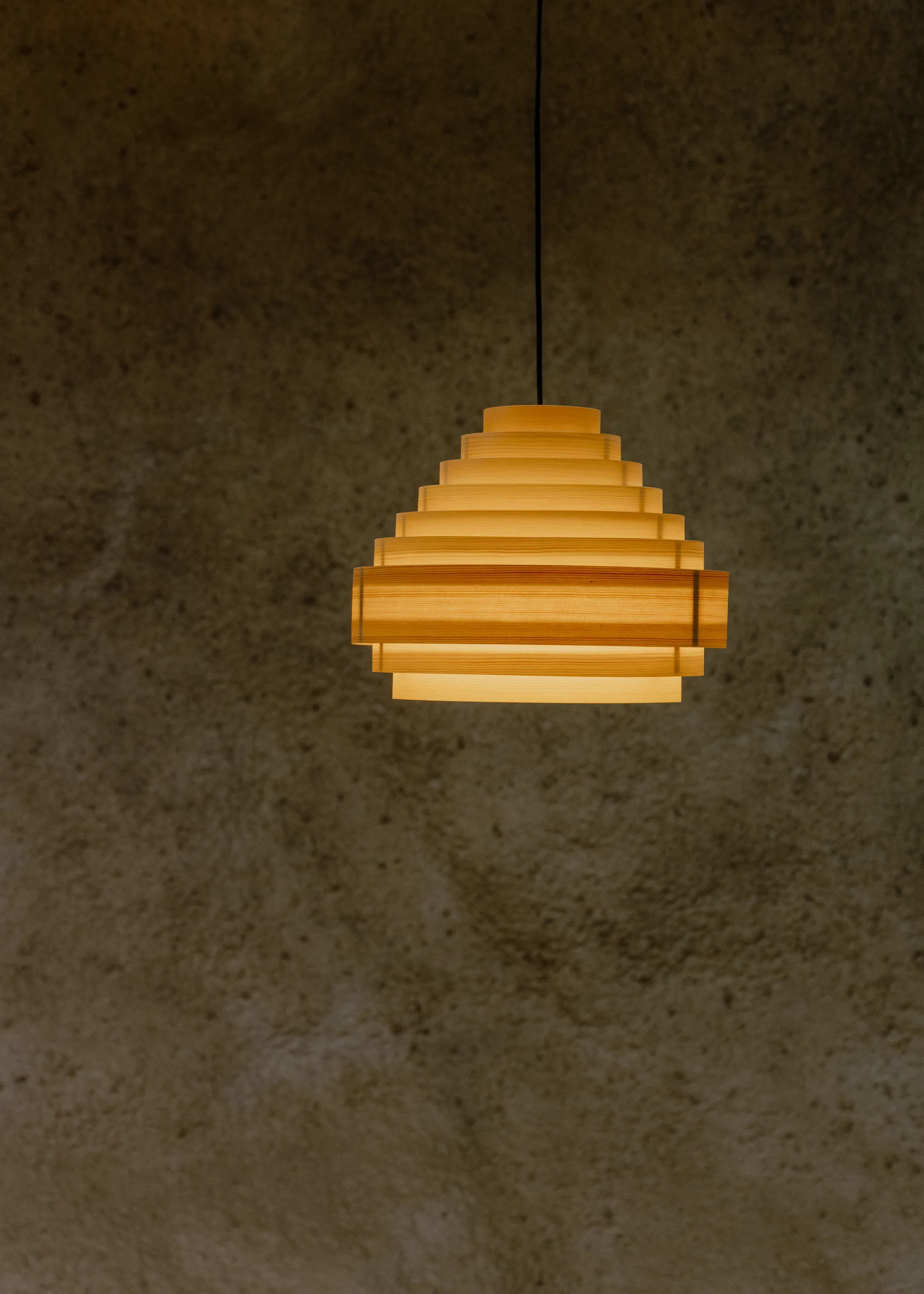 1001 Hans Pendant hanglamp, Mat geolied en gewaxt grenen, Ø38 cm Vaarnii