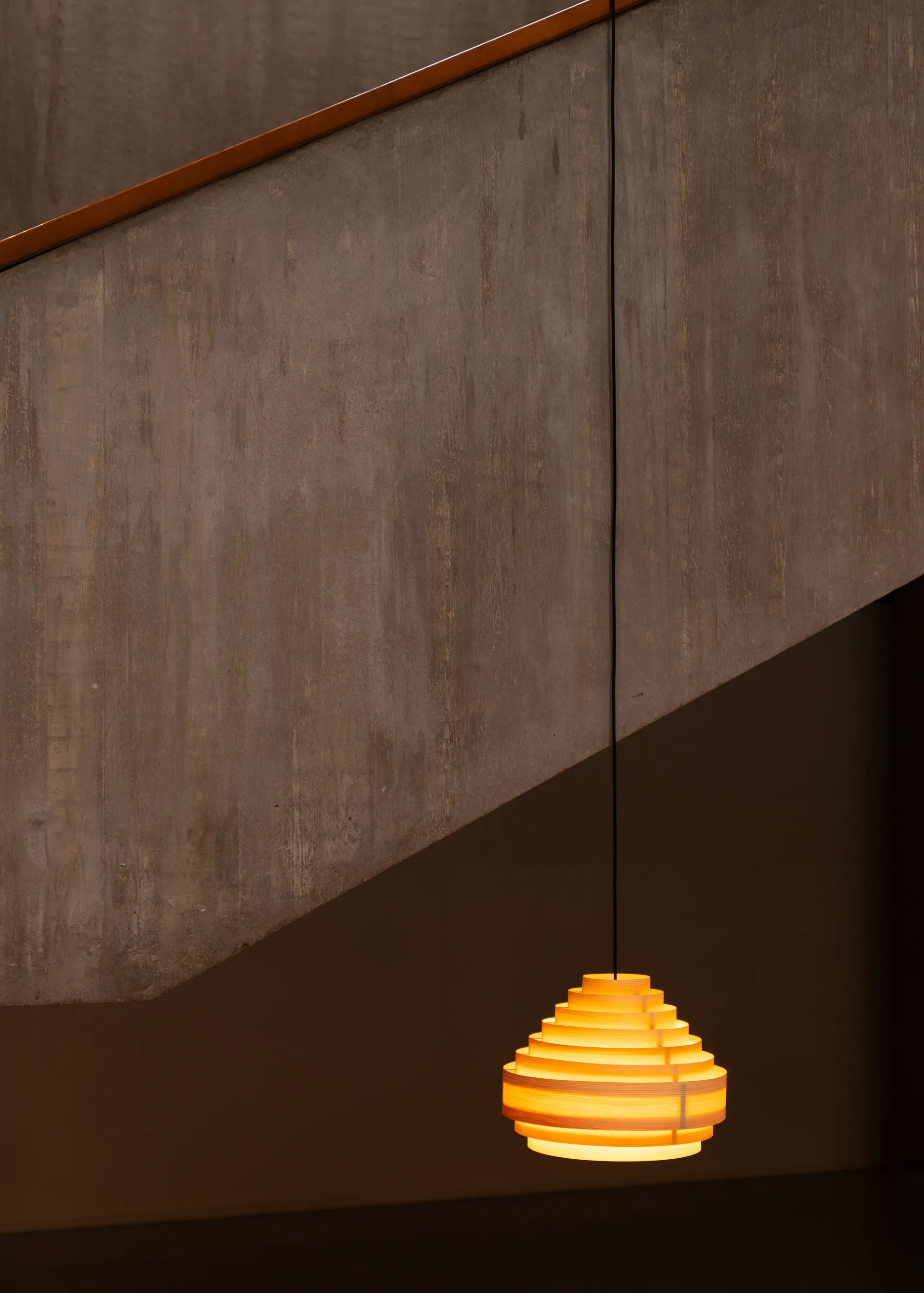 1001 Hans Pendant hanglamp, Mat geolied en gewaxt grenen, Ø38 cm Vaarnii