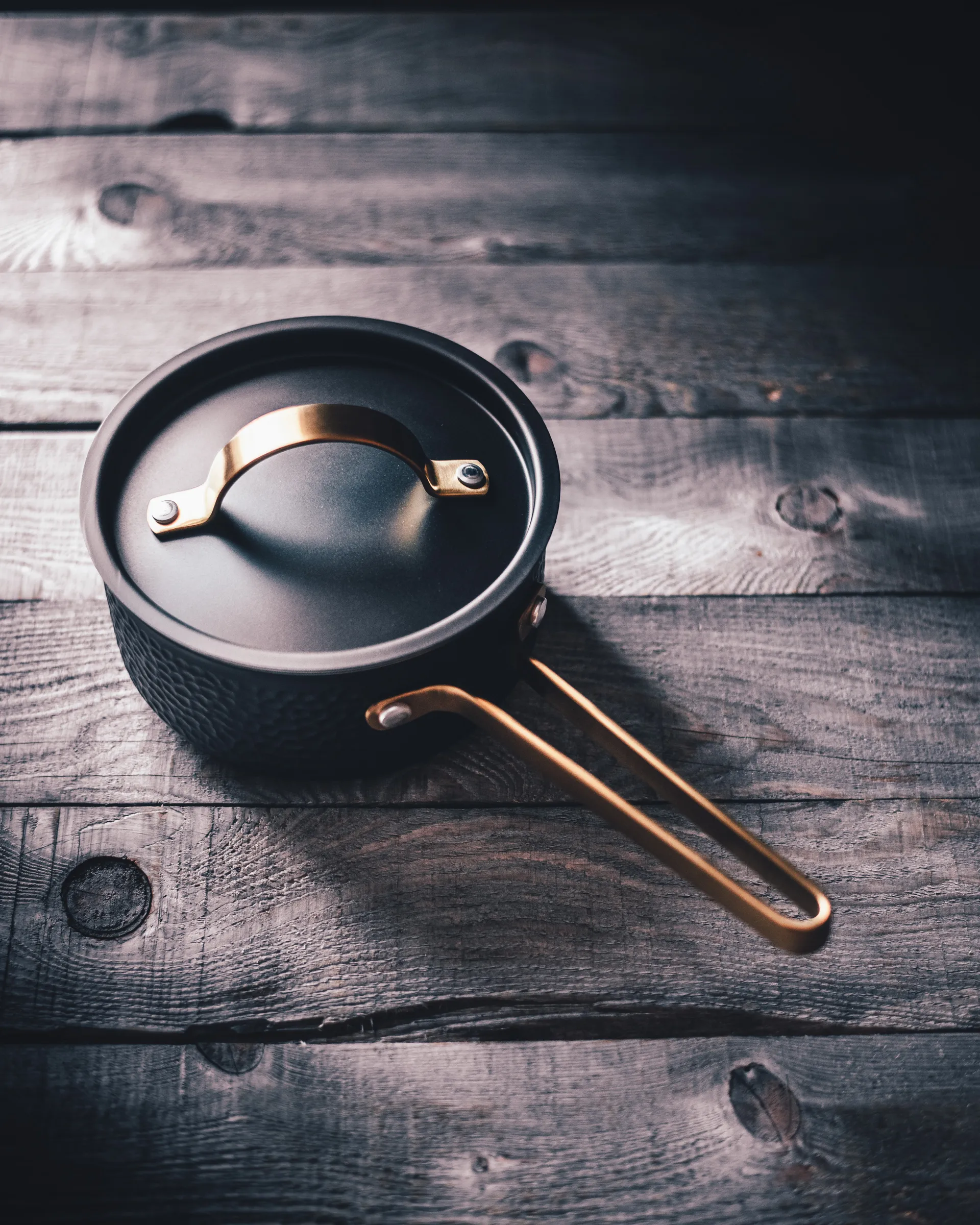 Arvet gehamerde zwarte steelpan met deksel, Viggo, 1 L Vargen & Thor