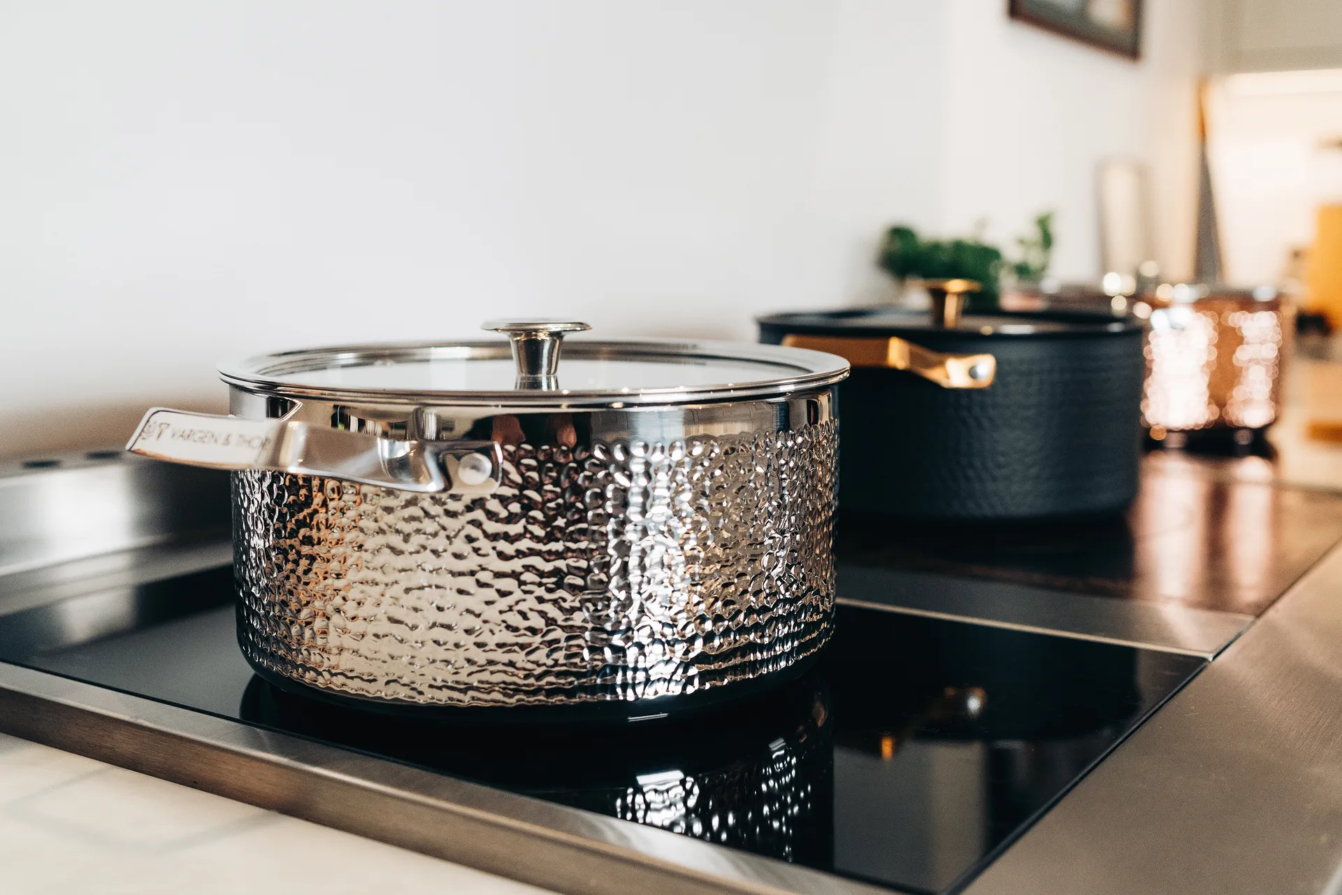 Kroma gehamerde verschroomde braadpan met deksel, Pixel, 4 L Vargen & Thor