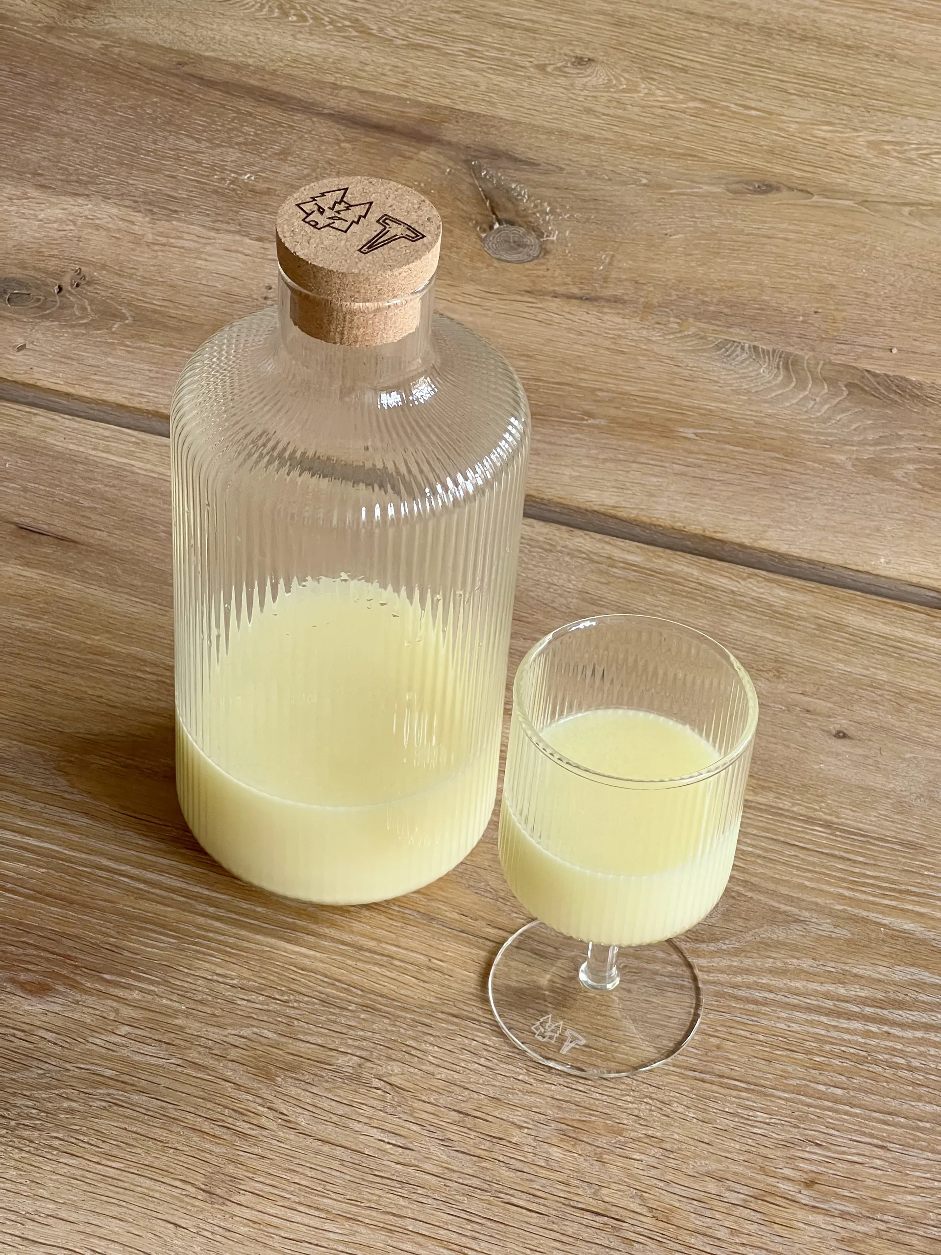 YKON karaf 1,5 L, Transparant Vargen & Thor