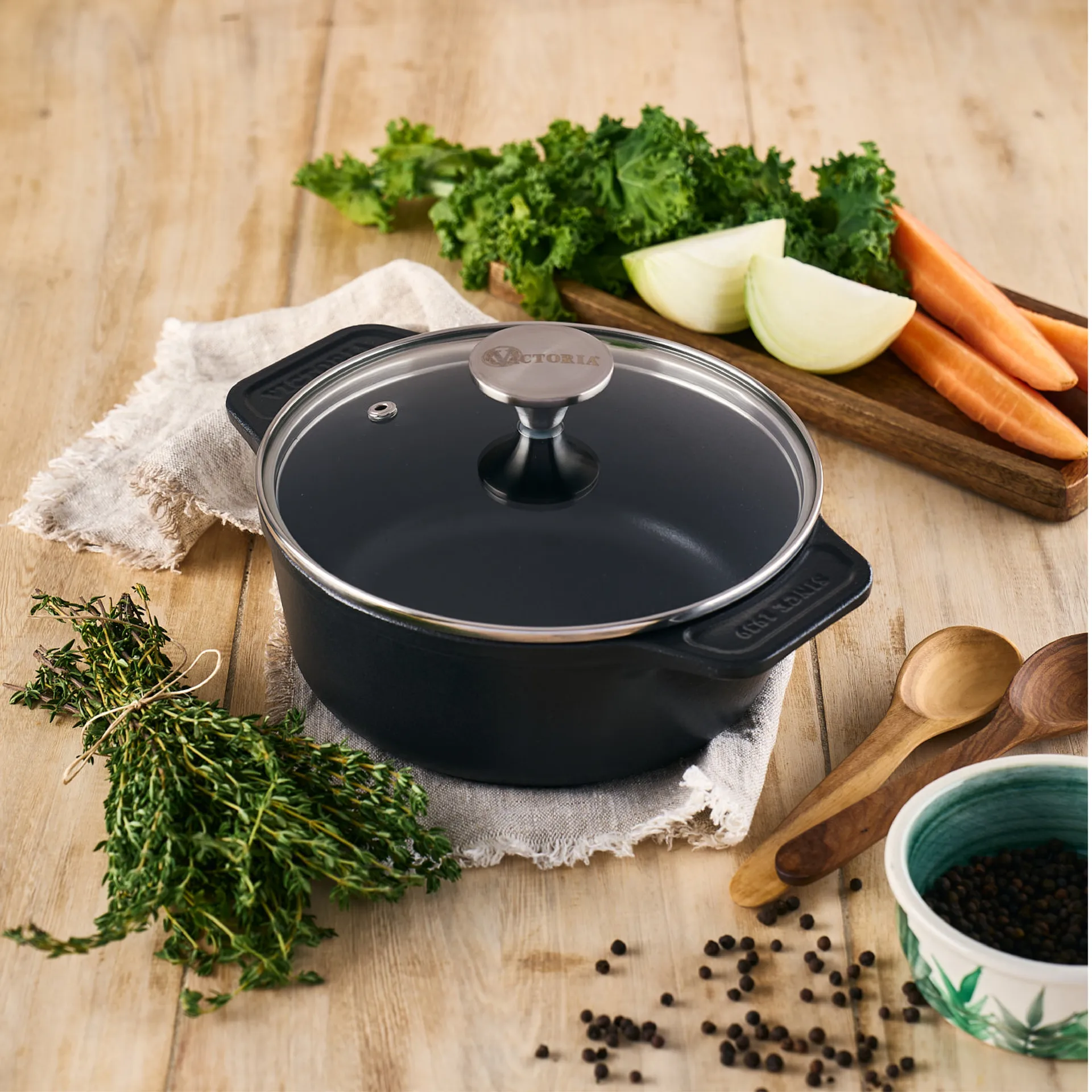 Victoria gietijzeren braadpan met glazen deksel enameled, 1,9 l Victoria